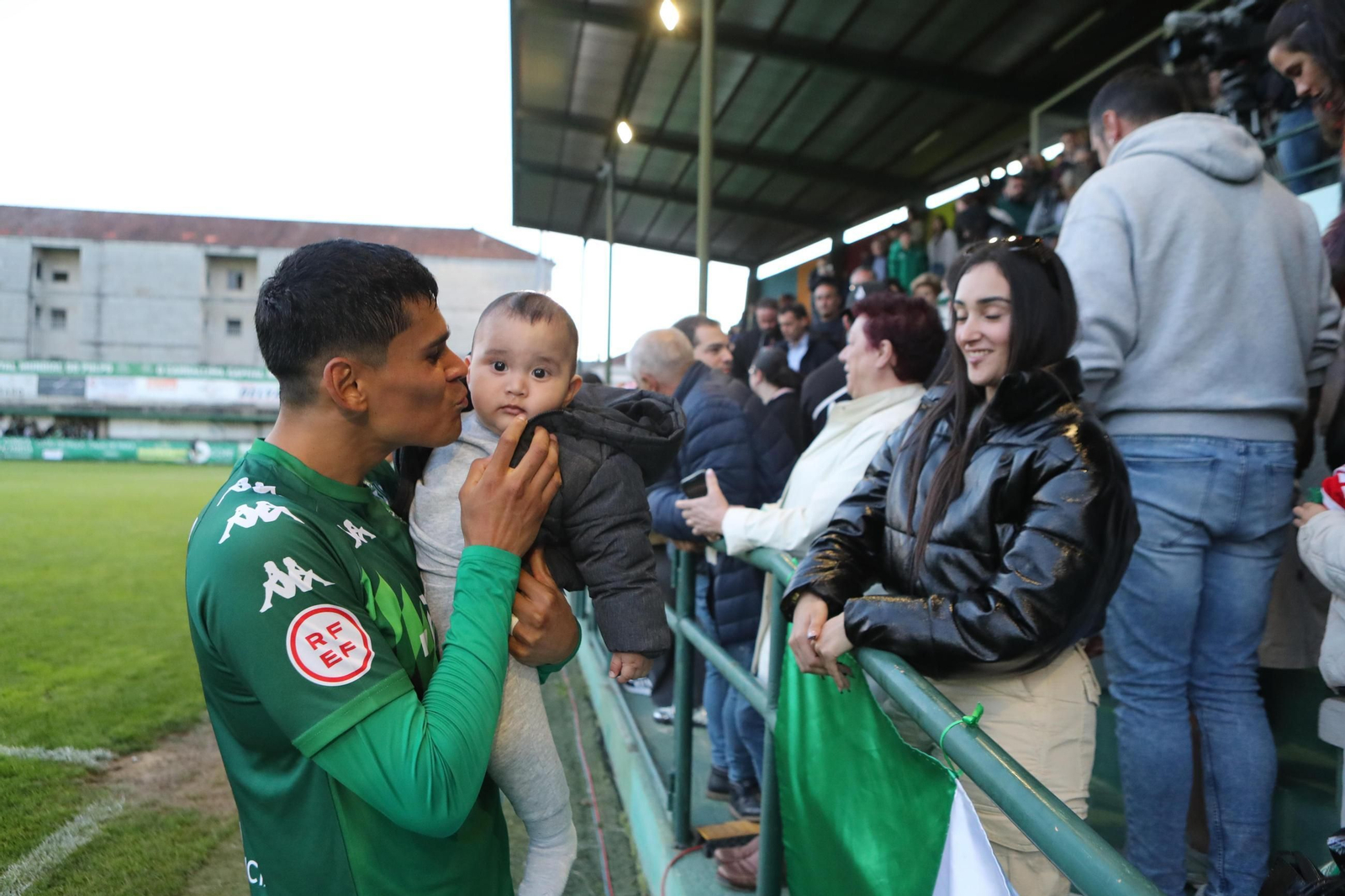 Galería | Empate a uno entre el CD Arenteiro y Ourense CF en el derbi termal