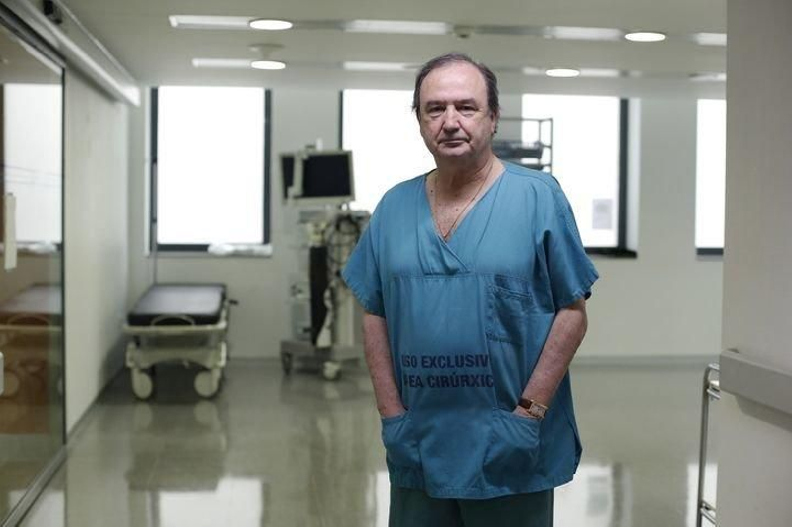 El oftalmólogo Ramón Lorente.  (XESÚS FARIÑAS)