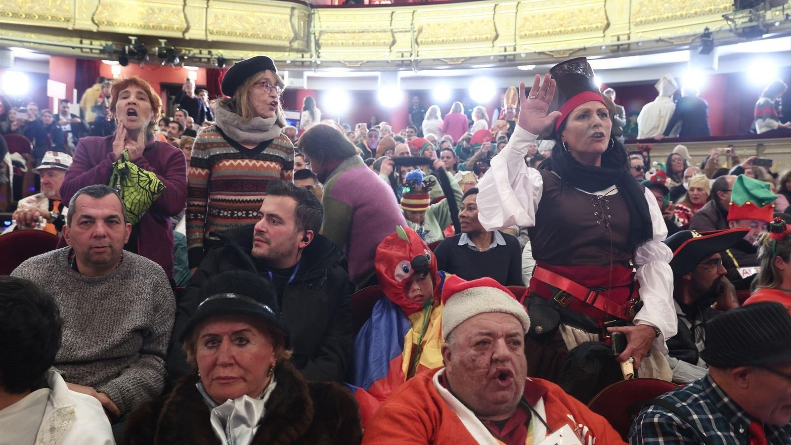 Dentro del Teatro Real se escucharon gritos en favor de Palestina.