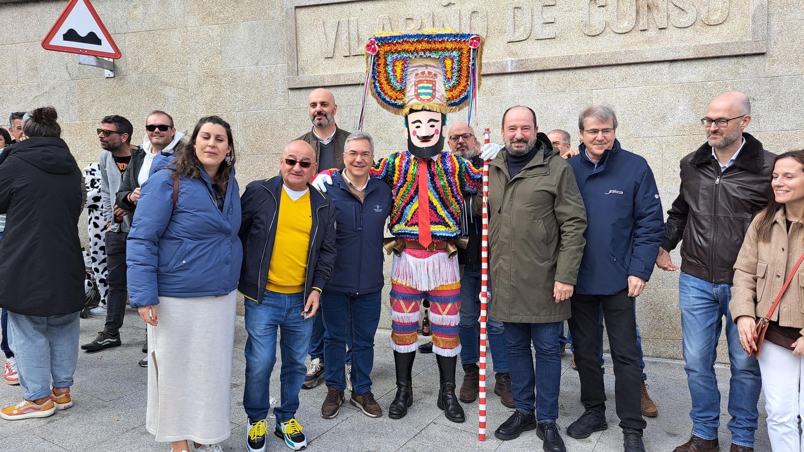 El director de Turismo de Galicia, Xosé Merelles, participa en el desfile de folións del Carnaval tradicional de Vilariño de Conso y posteriormente, en la XXXVi Fiesta del Cabrito.
