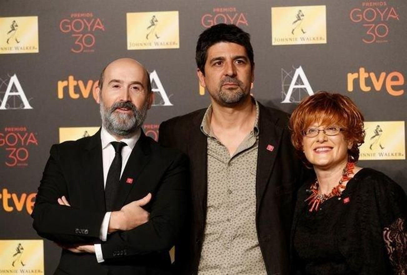 El actor Javier Cámara (i), nominado a "Mejor actor de reparto" por "Truman", junto al director de la película Cesc Gay y la productora Marta Esteban.