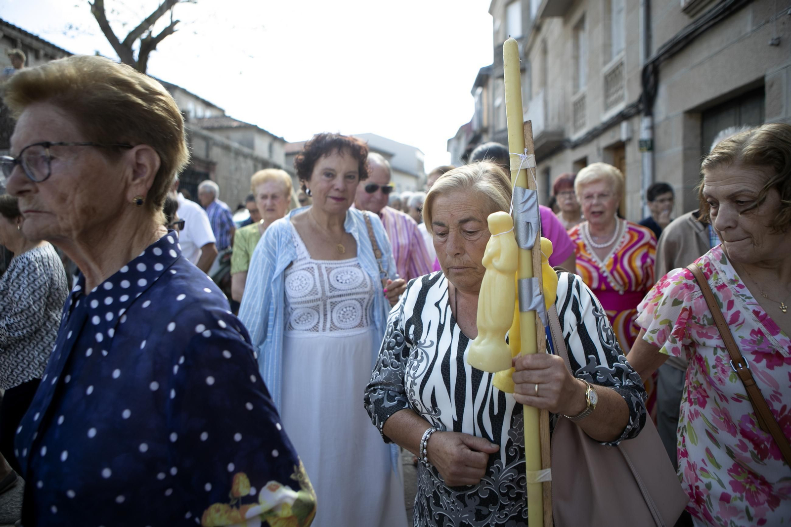 Galería | Allariz despide ó   San Bieito cunha   procesión sentida  e numerosa