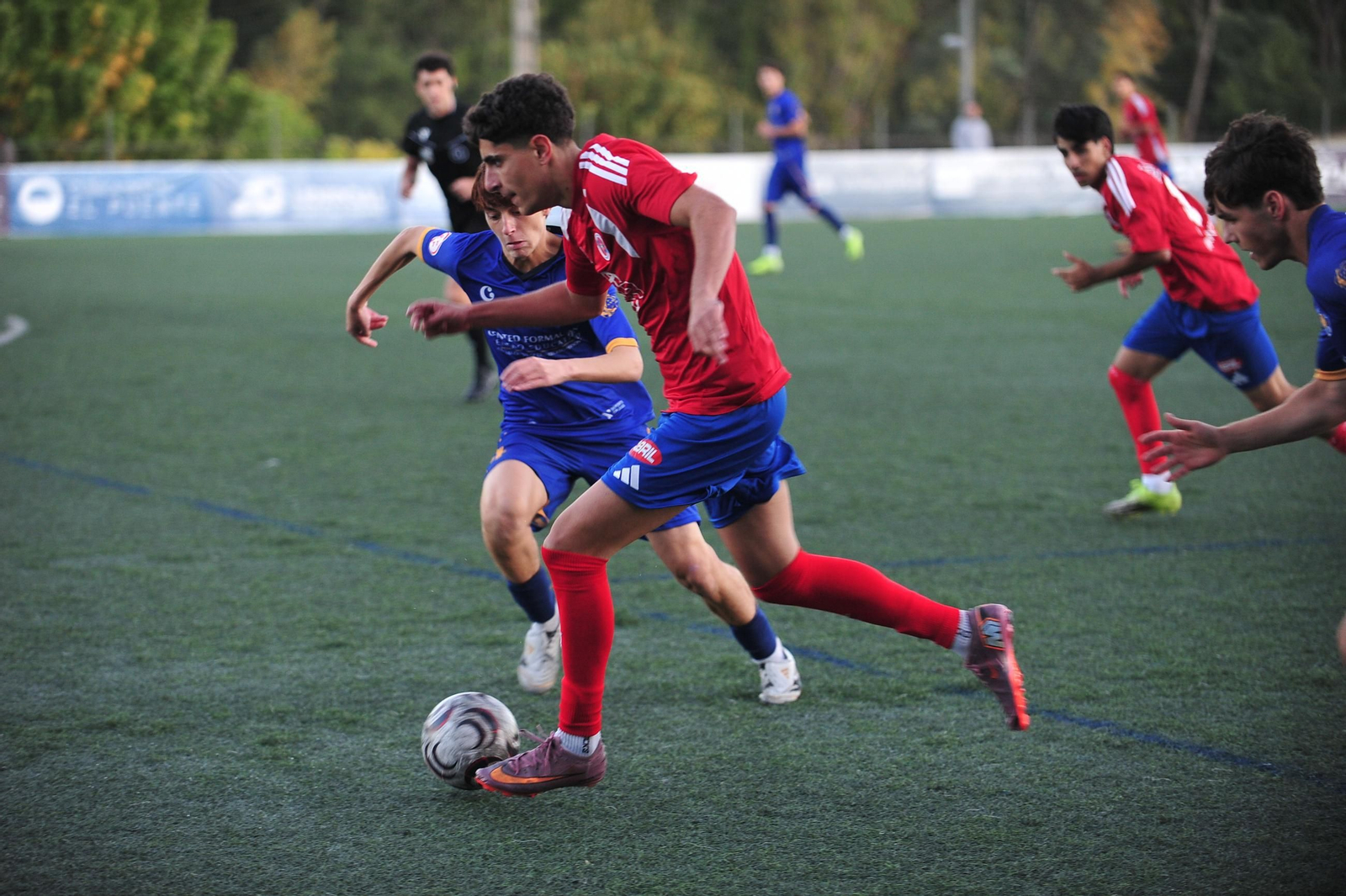 El Auriense sigue en racha y se lleva el derbi de Liga Juvenil ante la UD Ourense (2-1)