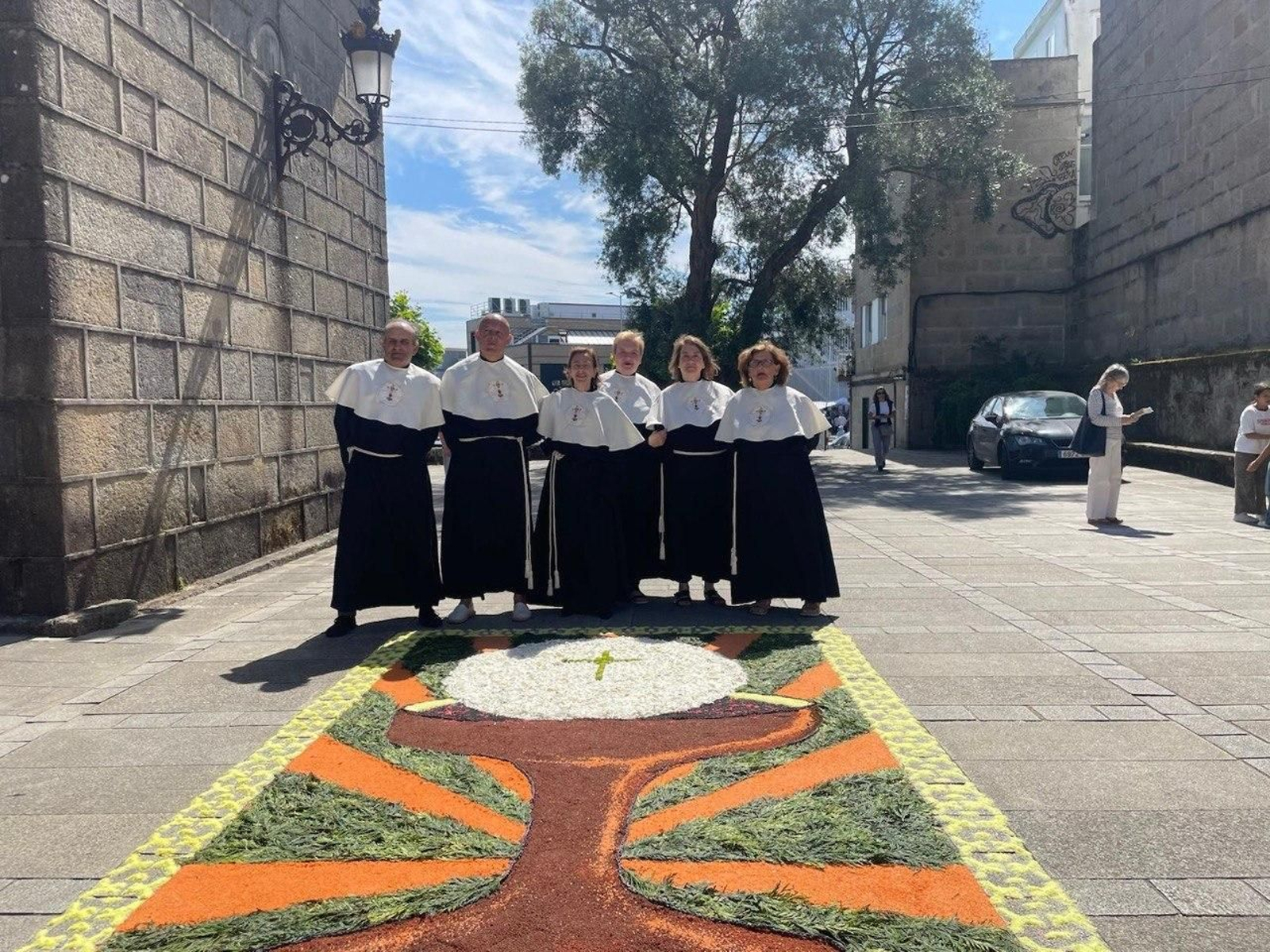 Alfombras florales y procesión del Corpus en Bouzas.