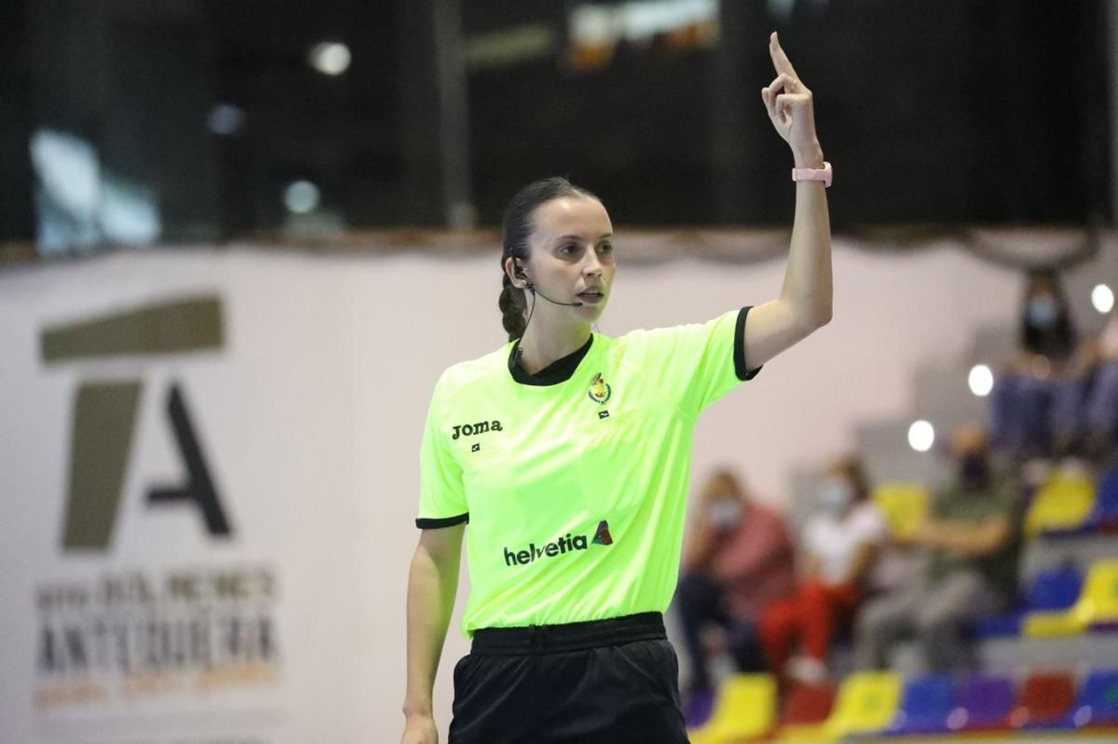 La colegiada de Budiño lleva instalada en Valencia hace nueve años, por eso puede arbitrar al Guardés.