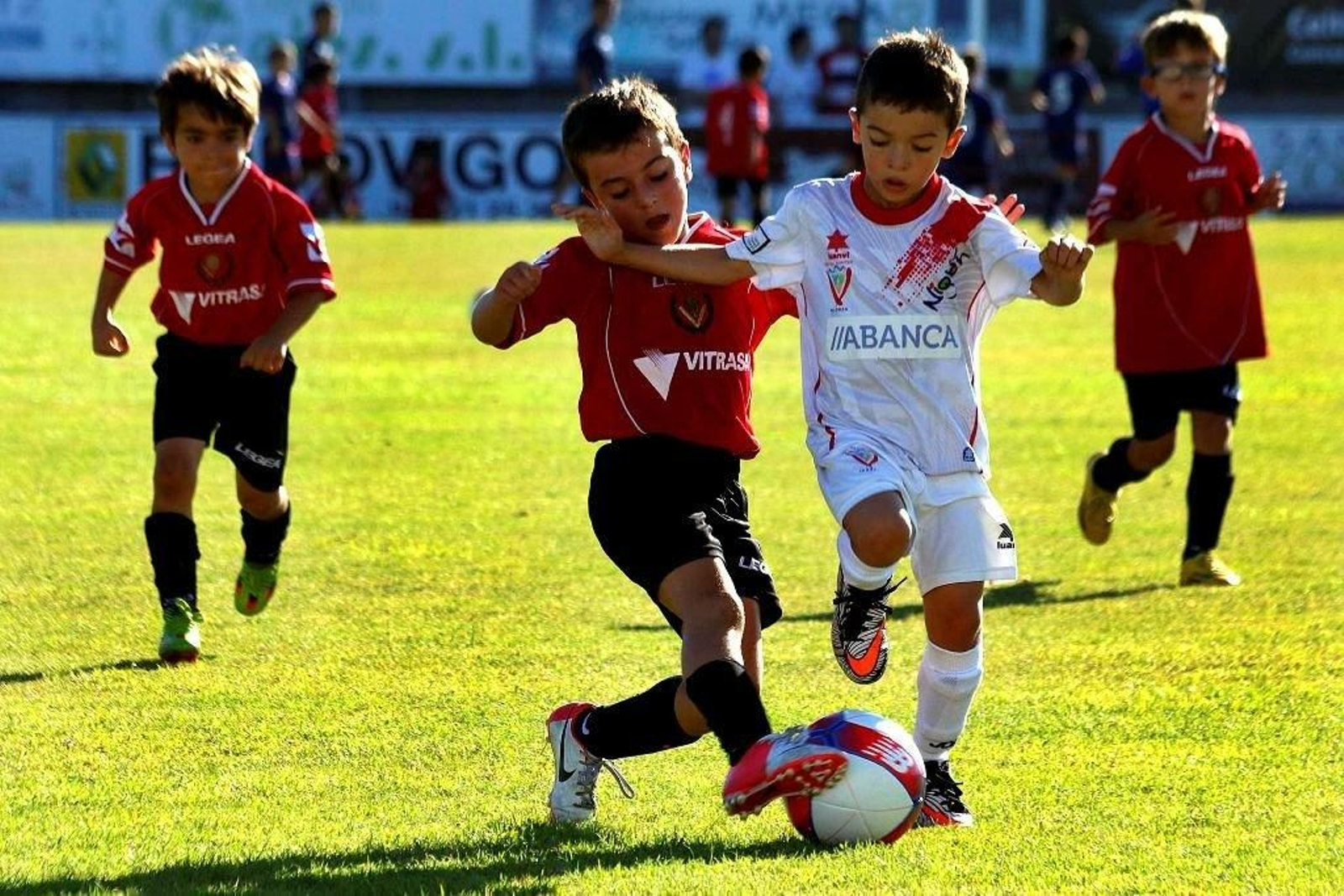 Imagen de uno de los partidos disputados ayer por el Val Miñor, gran protagonista de esta Vigo Cup.