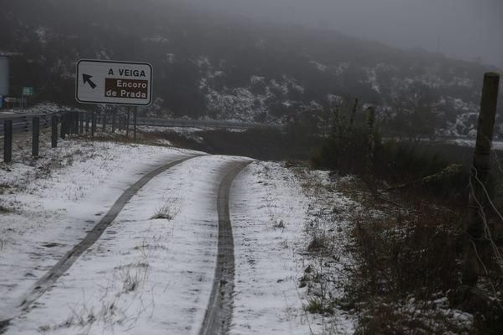 La imagen que presentaba ayer el Alto do Covelo, en A Veiga.
