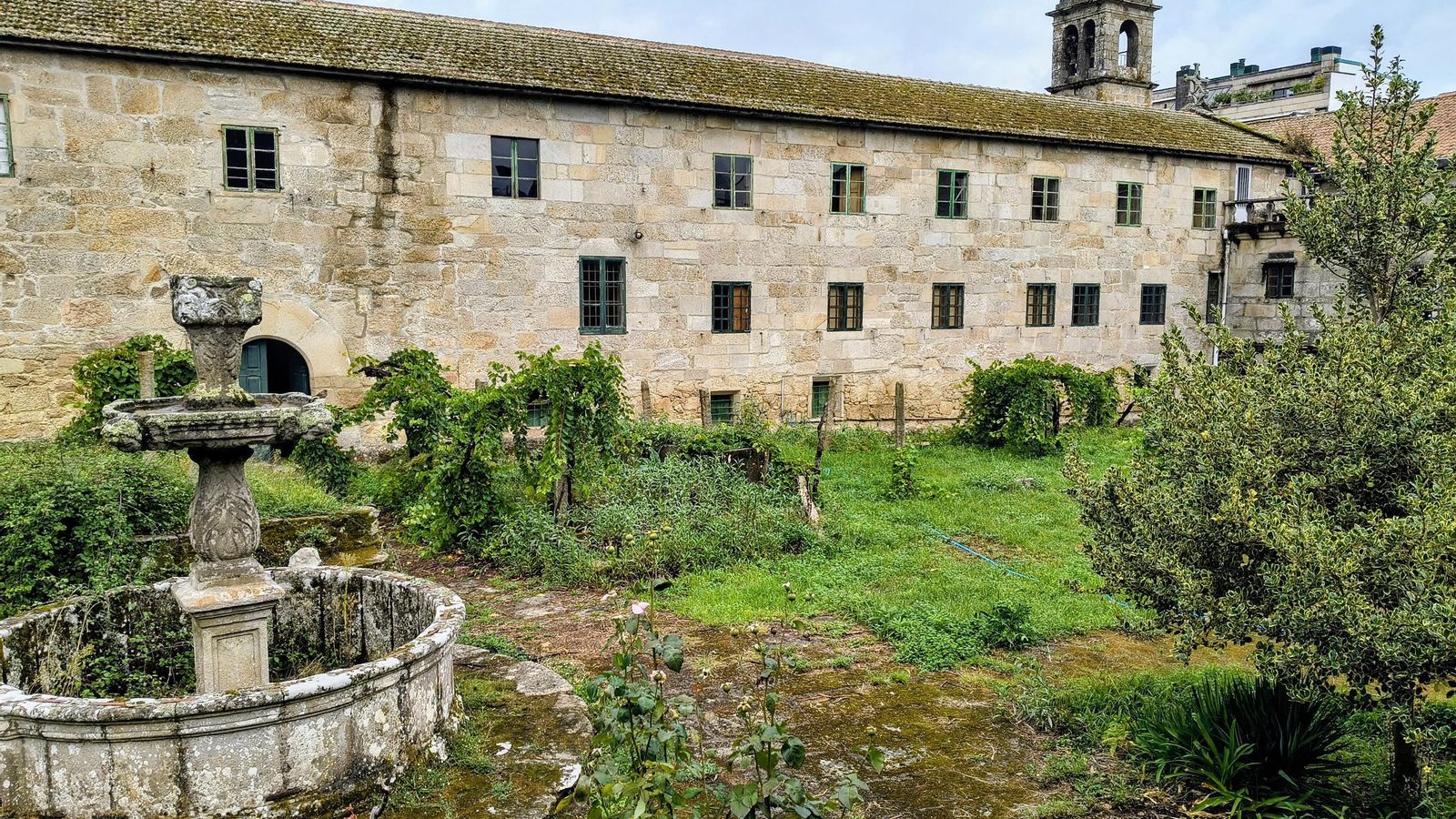 Claustro del convento, que podrá visitarse con los jardines restaurados.