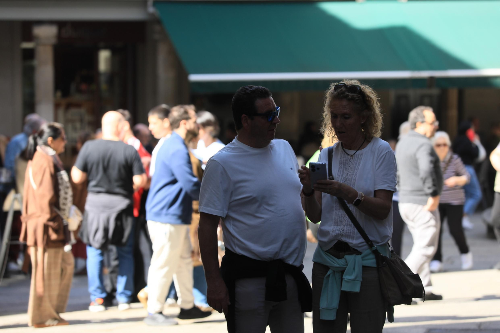 Galería | Los ourensanos salen a la calle y llenan las terrazas por el Día del Padre