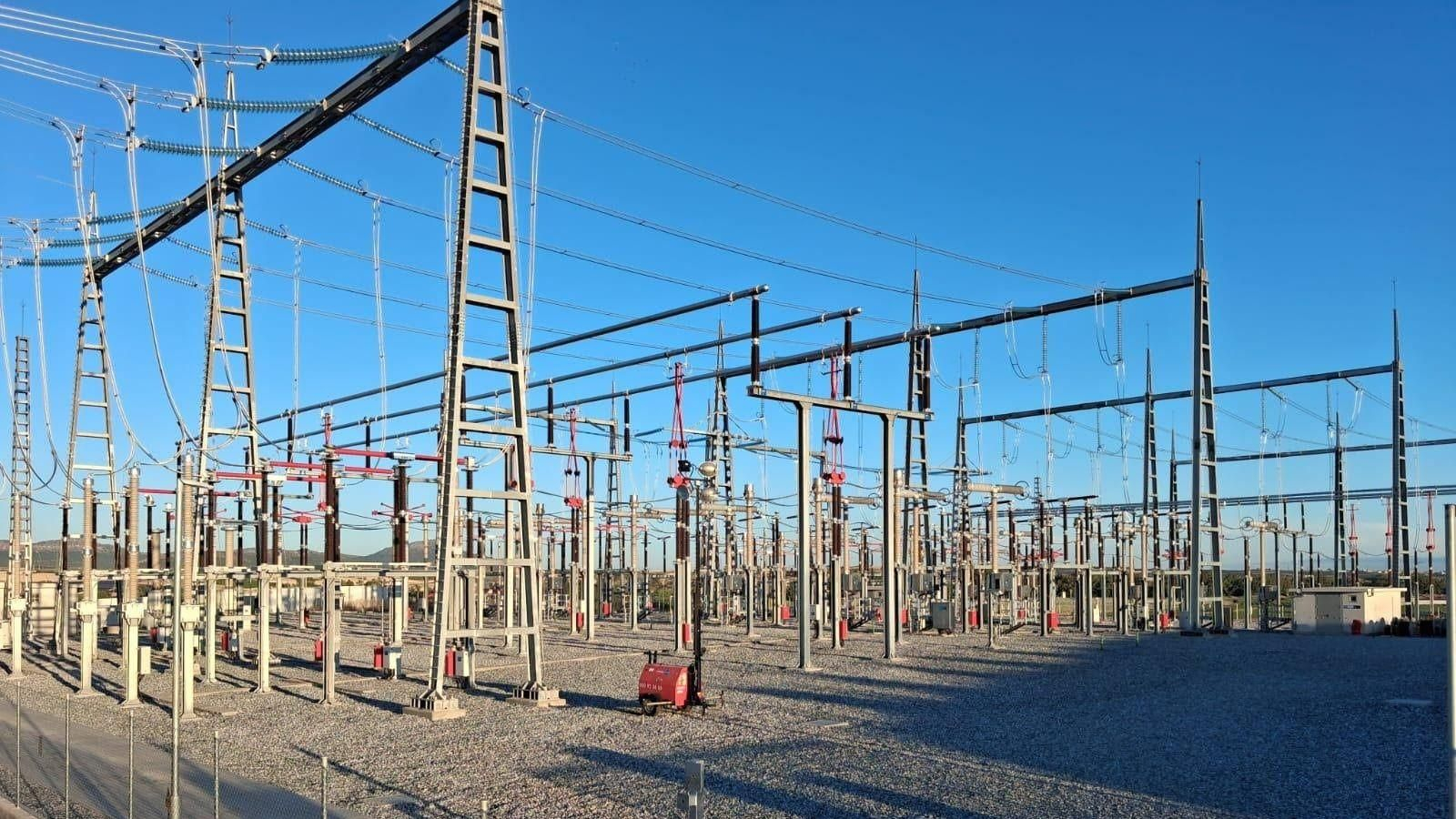 Subestación de red eléctrica ubicadas en las afueras de Madrid.