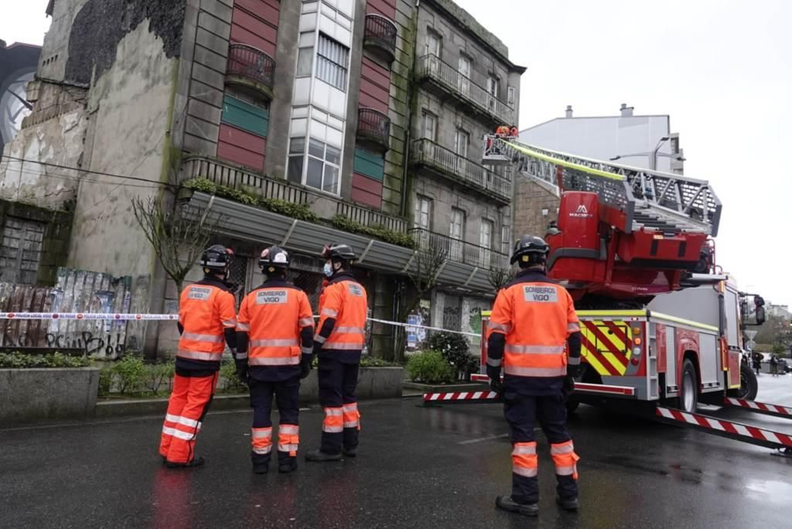 Se derrumba un edificio en el centro de Vigo _ Vicente Alonso 1