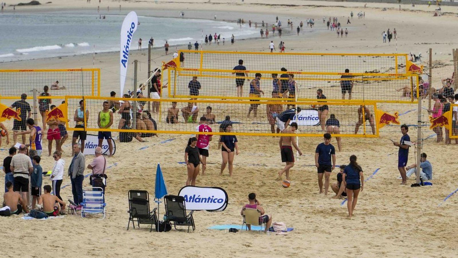 La playa de Samil sirve de perfecto escenario para la disputa del Torneo +Deporte Atlántico.