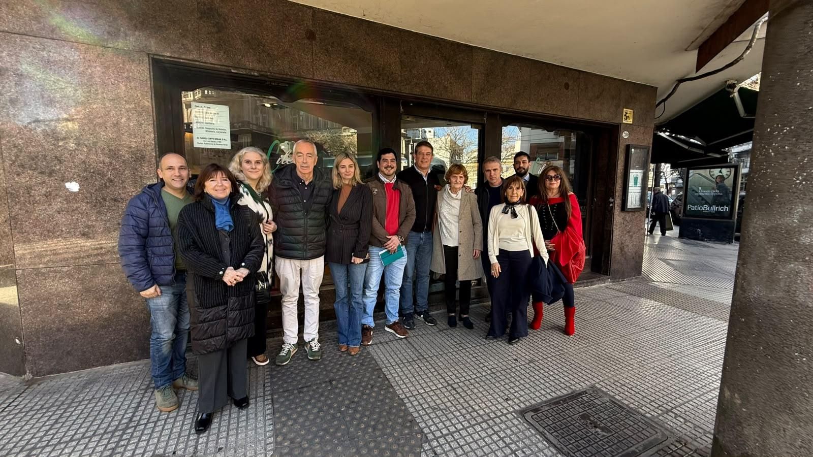 Con la gente de CeDEU y el secretario del PSOE Exterior y el secretario general del PSdeG-PSOE, en Buenos Aires