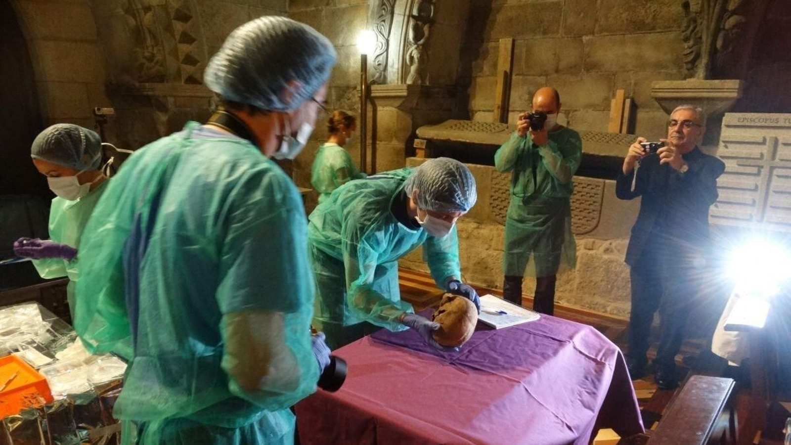 Los trabajos de exhumación realizados por Lareo en Tui en 2015.