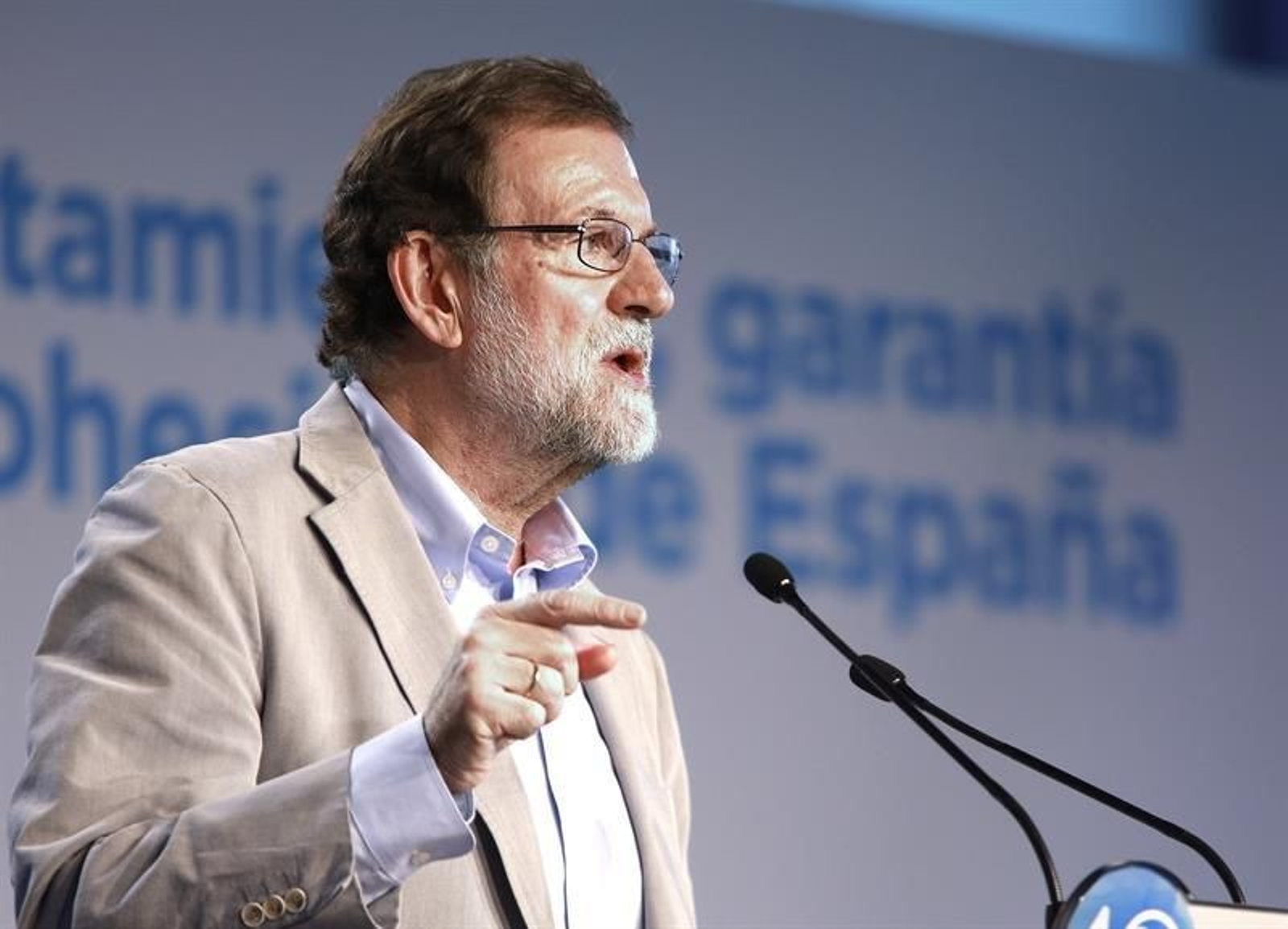 El presidente del Gobierno, Mariano Rajoy, interviene en la clausura de la reunión de la 23 Unión Intermunicipal del Partido Popular, celebrada hoy en Zaragoza.