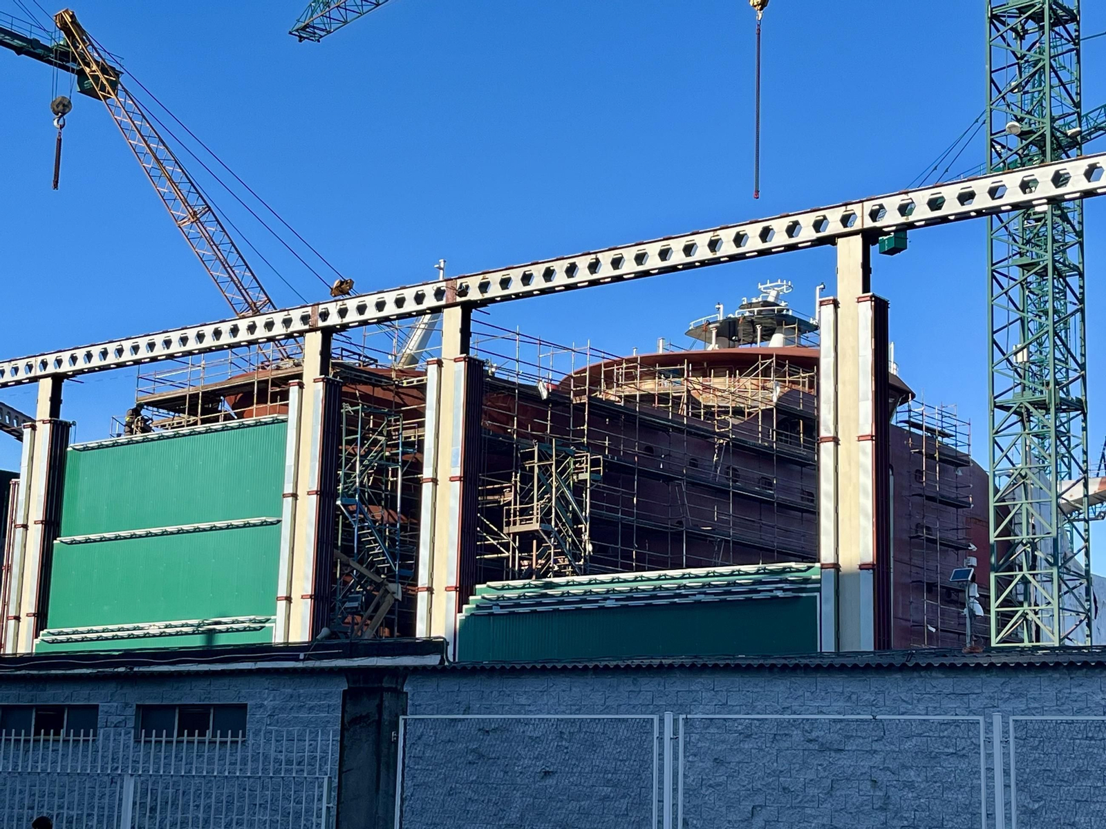 Uno de los pesqueros que Nodosa está construyendo en sus instalaciones de Marín.