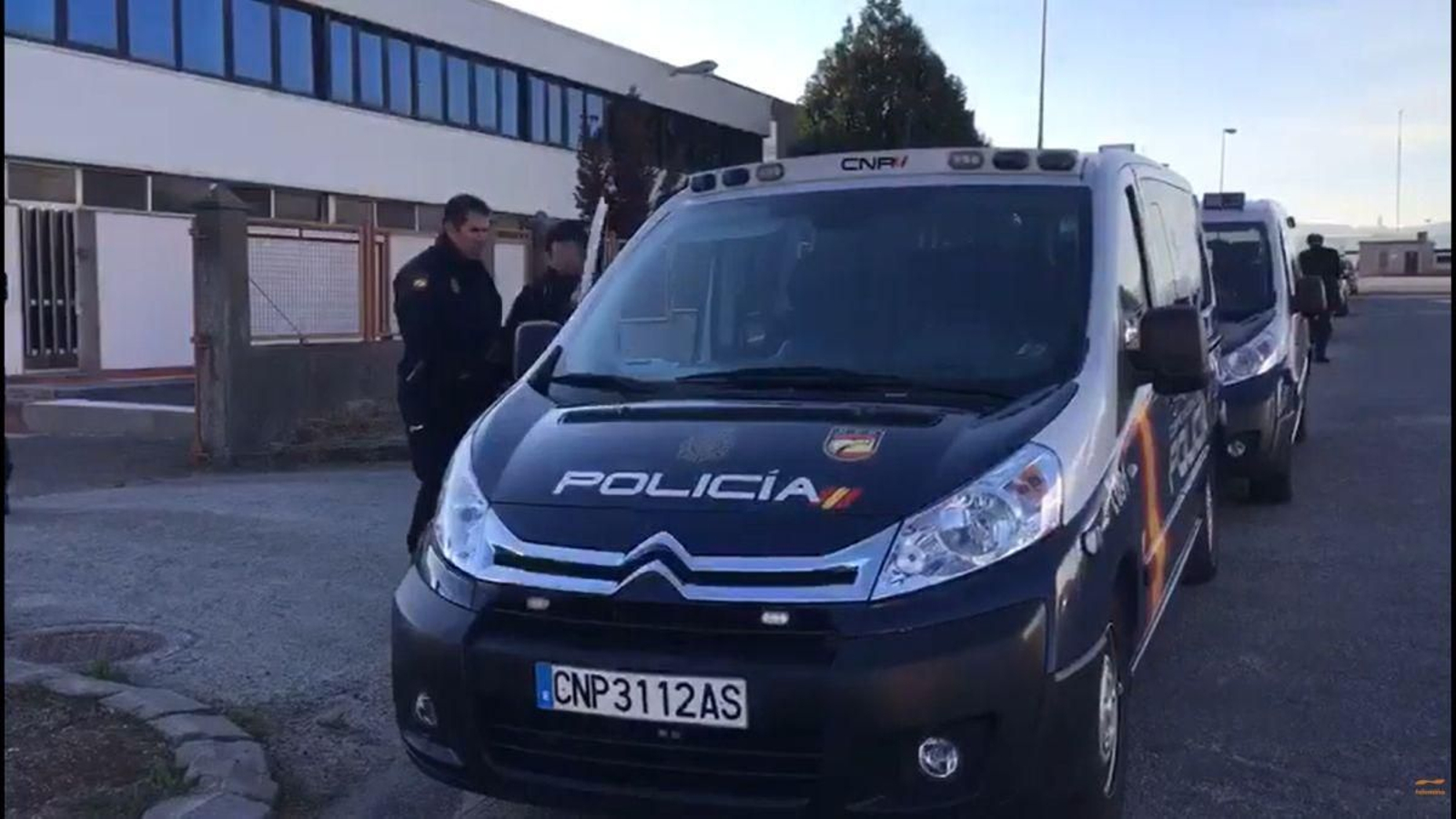 Redada de la Policía Nacional en una nave de San Cibrao, el 9 de octubre de 2017.