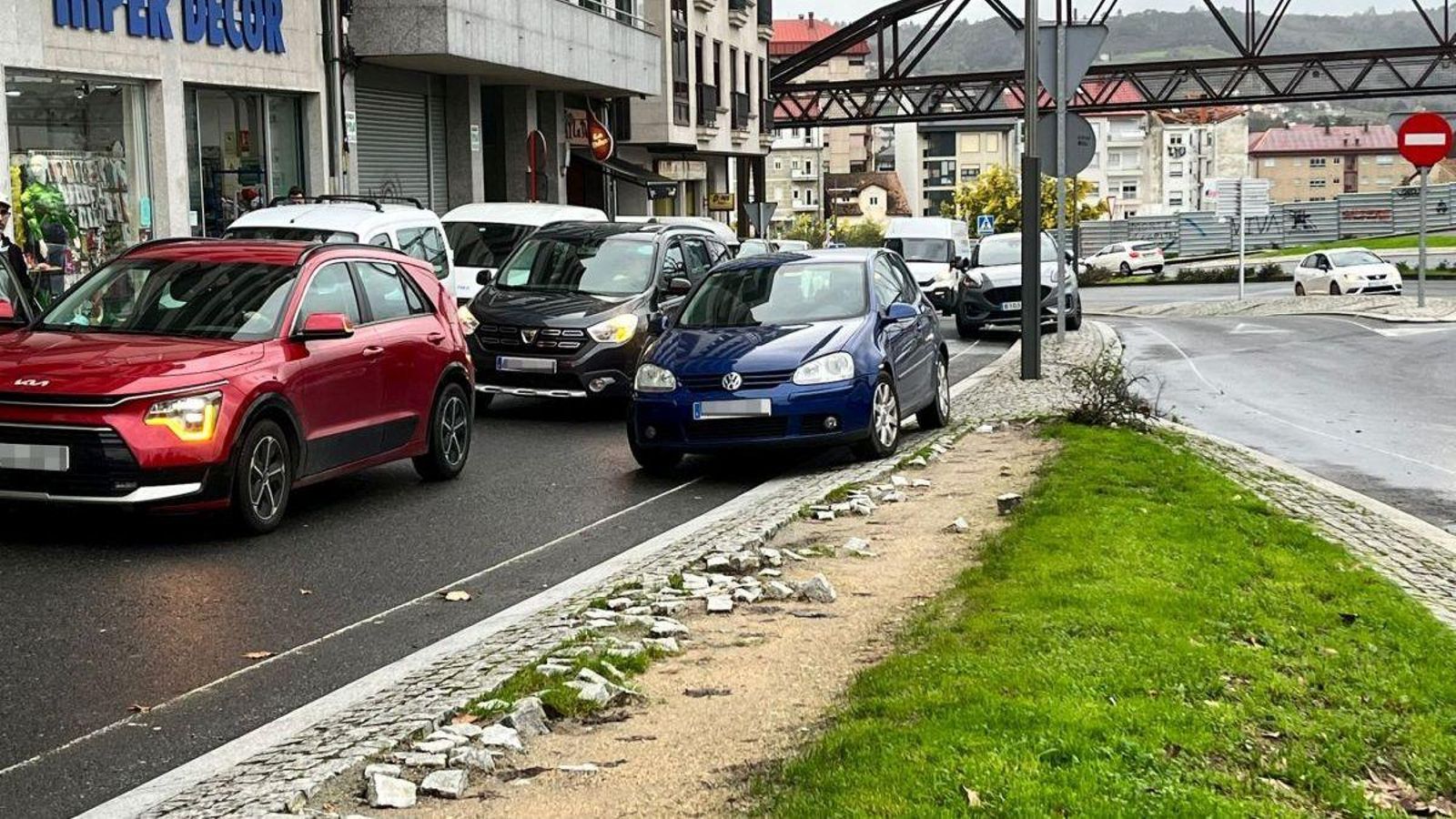 Destrozos en   la avenida Otero Pedrayo