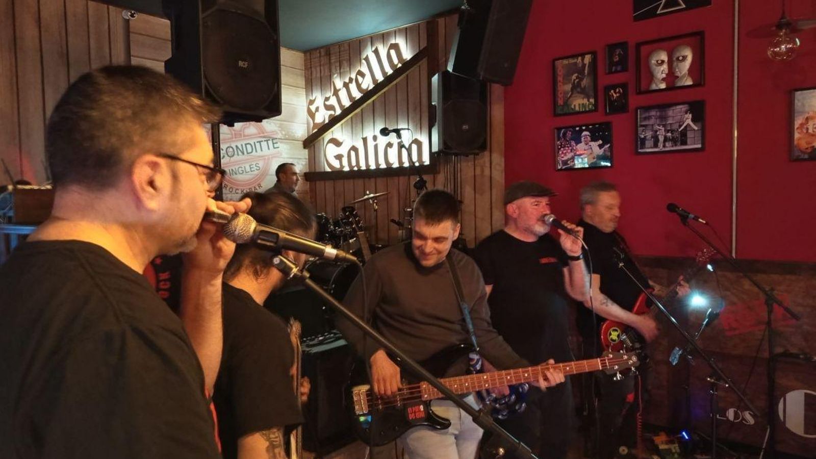 Músics de Amava en una Jam Session en A Rúa.