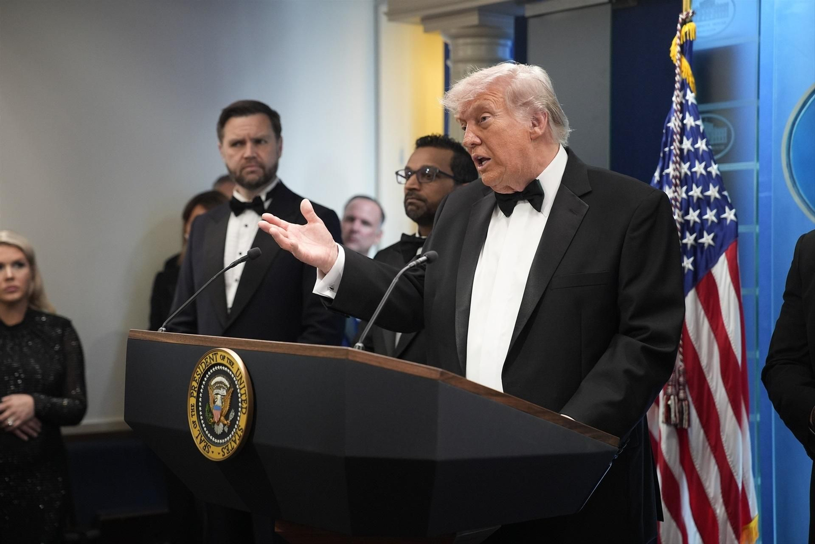 Trump comparece ante la prensa después del incidente