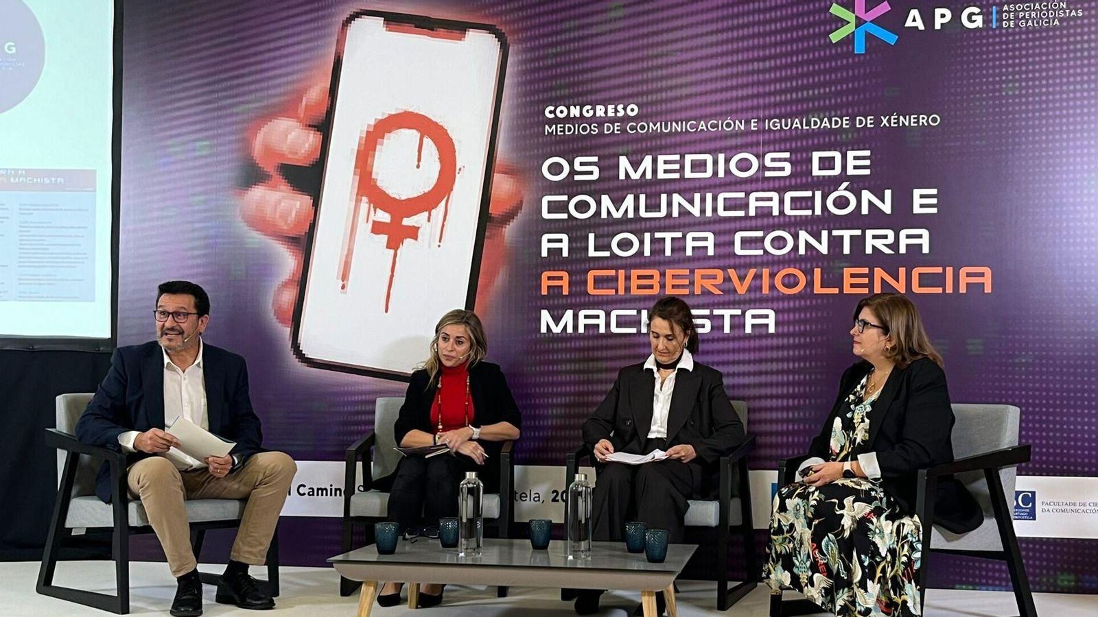 A primeira mesa sobre a cíberviolencia machista como delito público con escasa visibilidade.