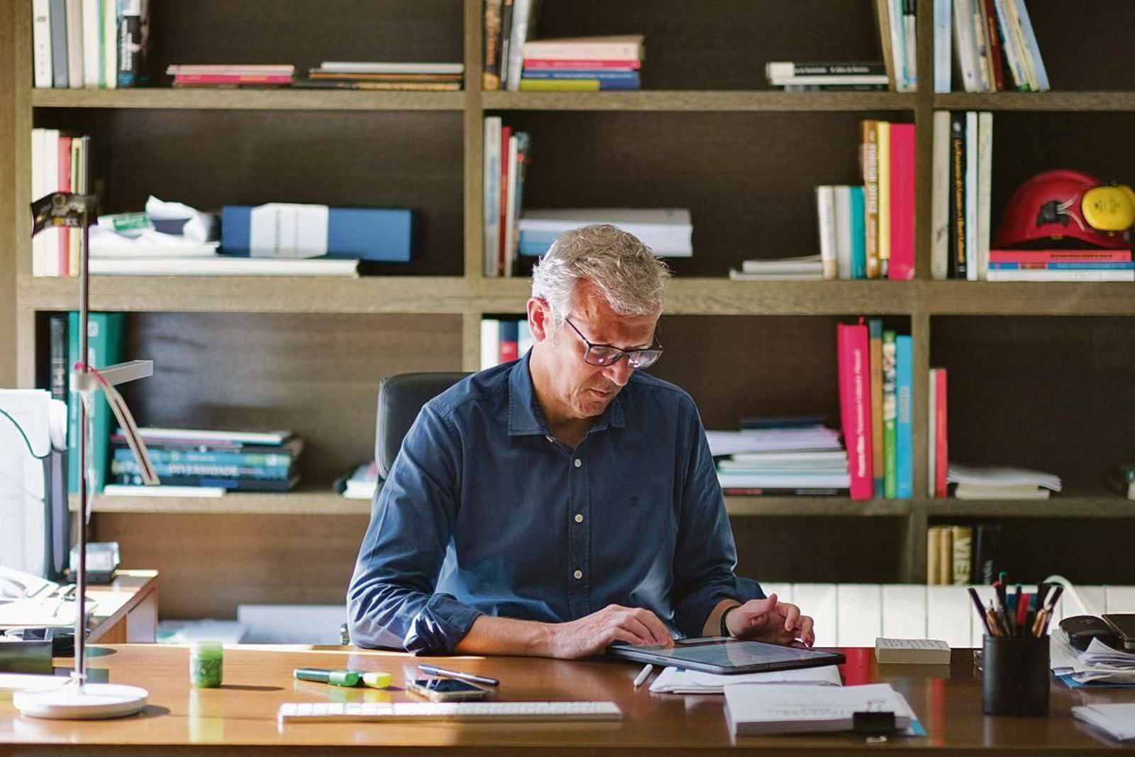 Alfonso Rueda, en la residencia de Monte Pío, trabajando en su discurso.