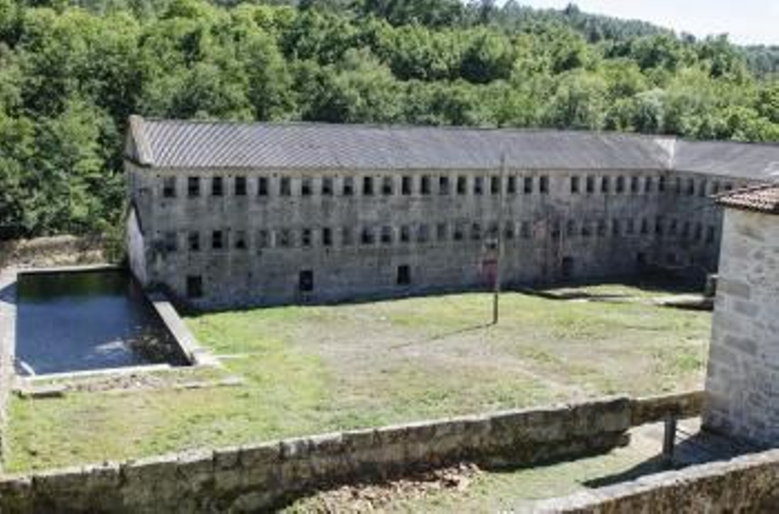 La antigua fábrica de papel de Lousado, en Piñor (Foto: Edu Banga)