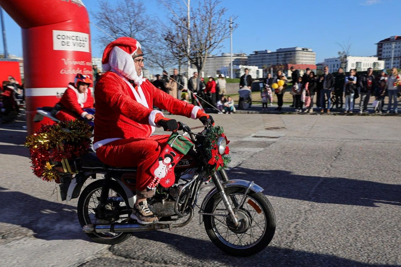 Galería | Los papanoeles moteros toman Vigo