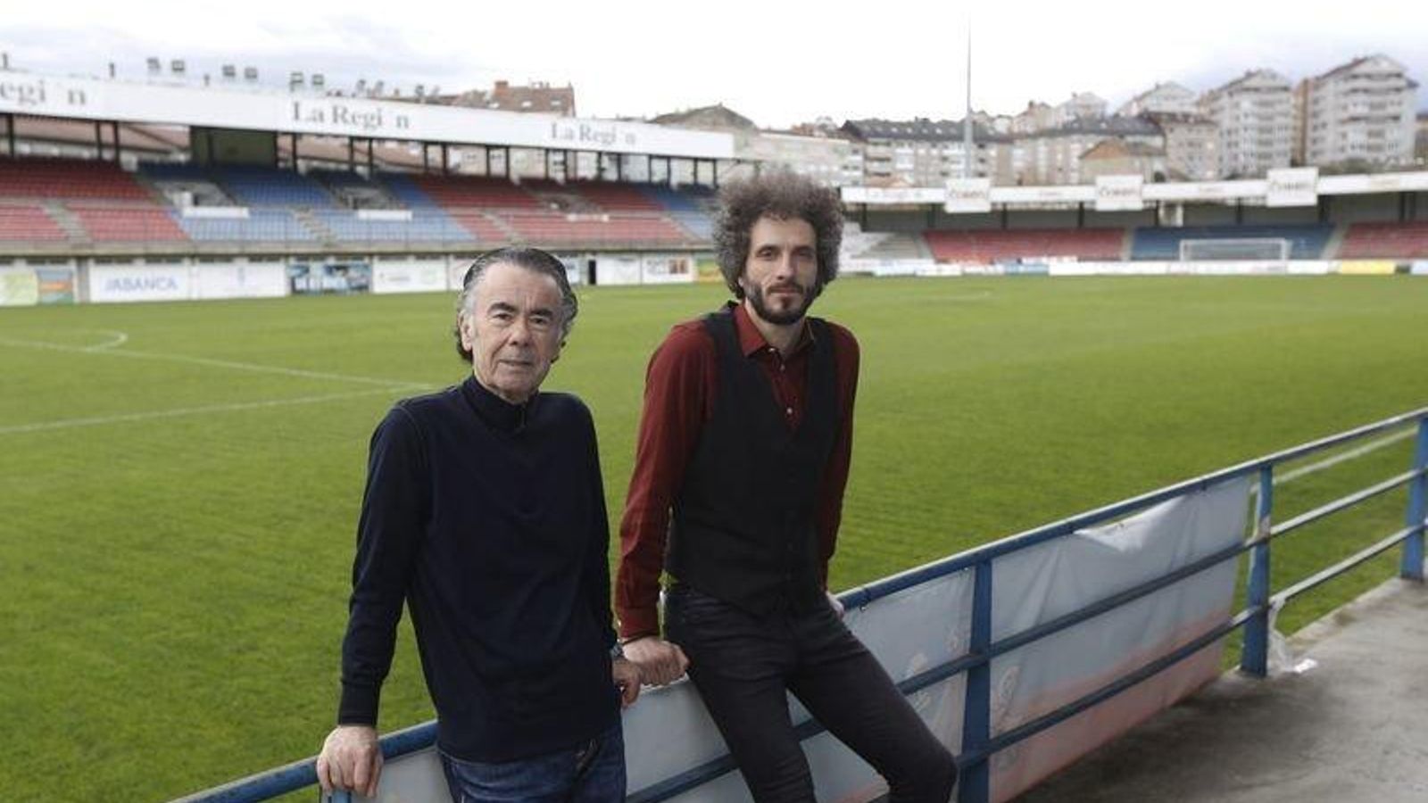 Ourense. 31/01/2020. Reportaje sobre el 20 aniversario del partido entre el CD Ourense y el Barcelona F.C. en el estadio de O Couto con uno de los jugadores, Xurxo Bouzo y el presidente en aquel año, Manolo Rois. Foto: Xesús Fariñas