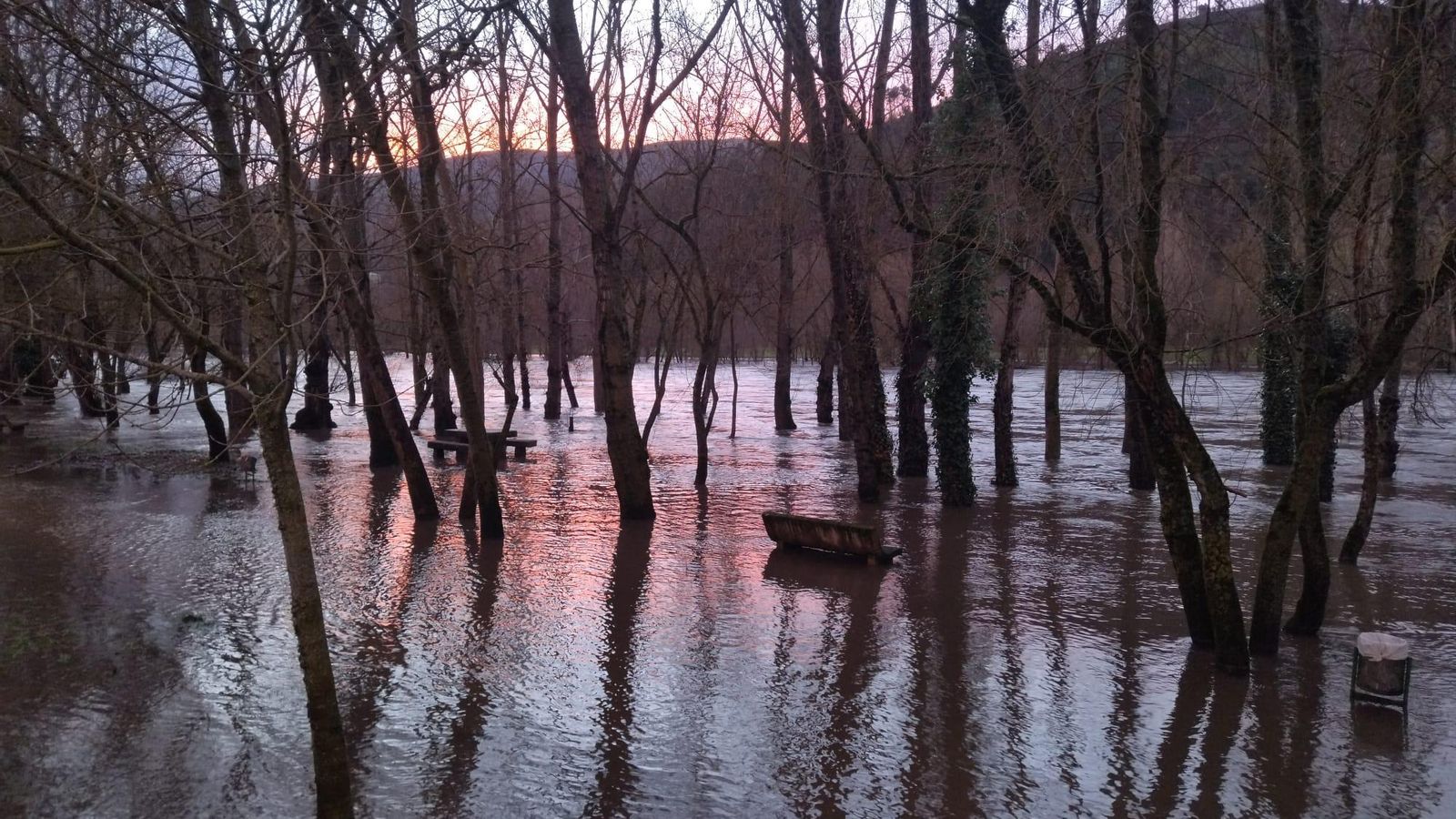 El Malecón de O Barco completamente inundado