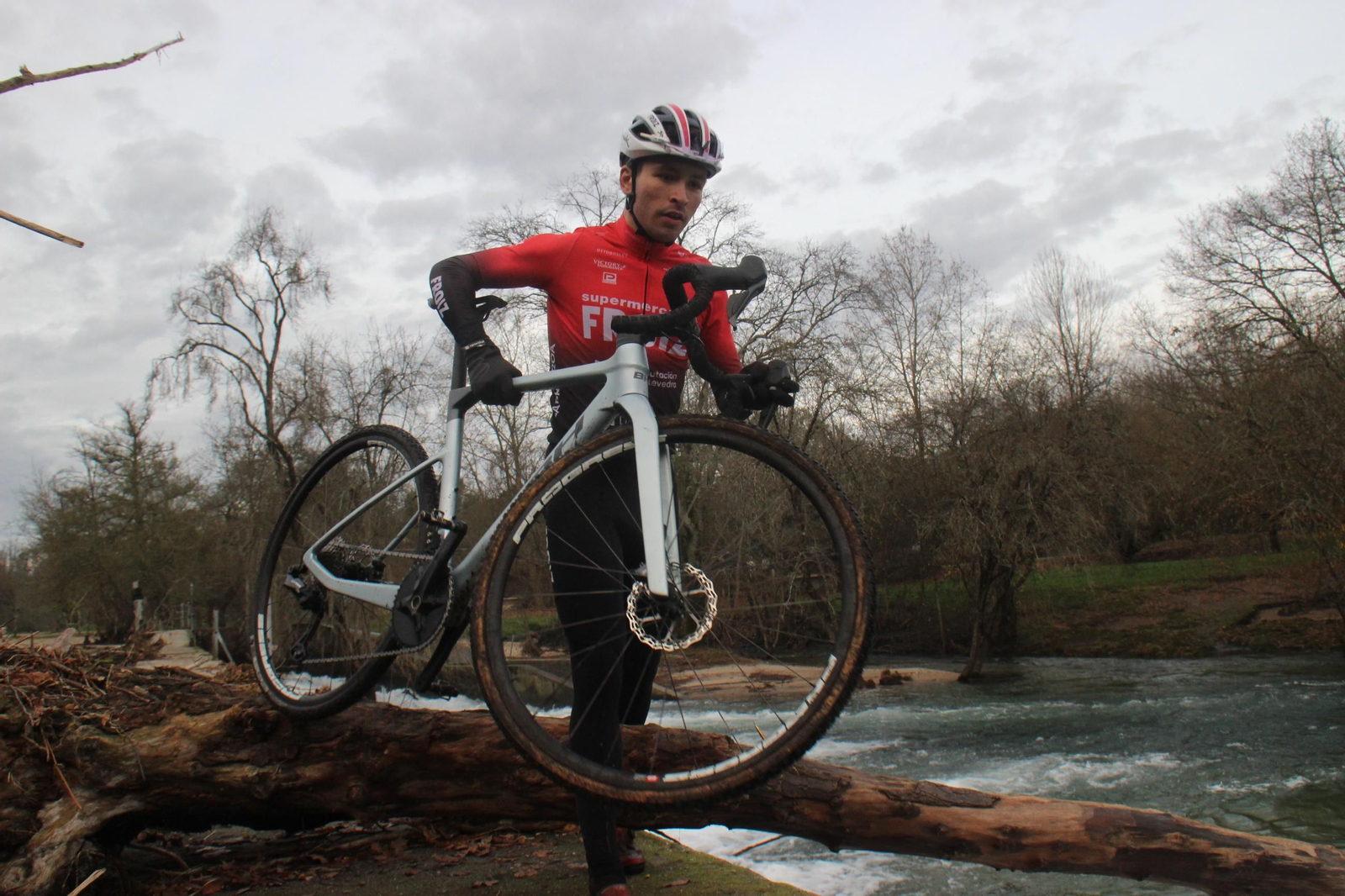 Galería | El campeón de ciclocross Miguel Rodríguez entrena en su Ponteareas natal