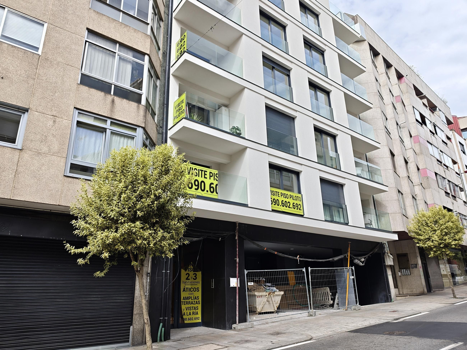 Edificio en el centro con viviendas a la venta