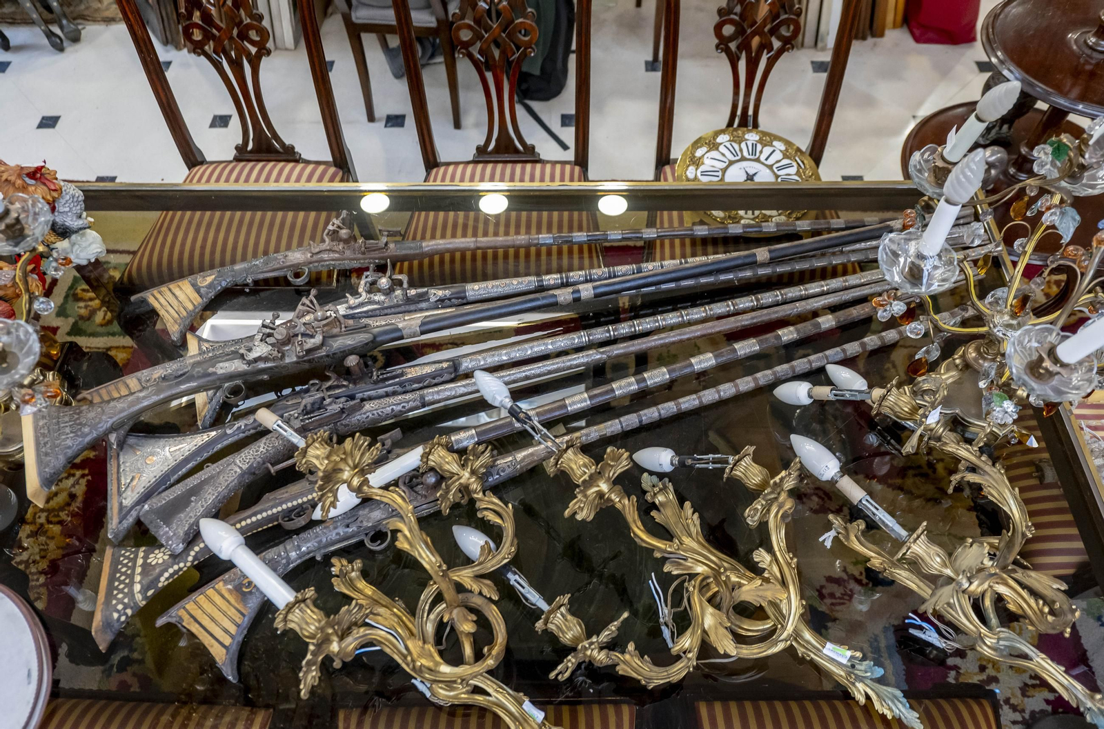 Galería | Los 700 lotes de objetos retirados por los Franco del Pazo de Meirás que salen a subasta