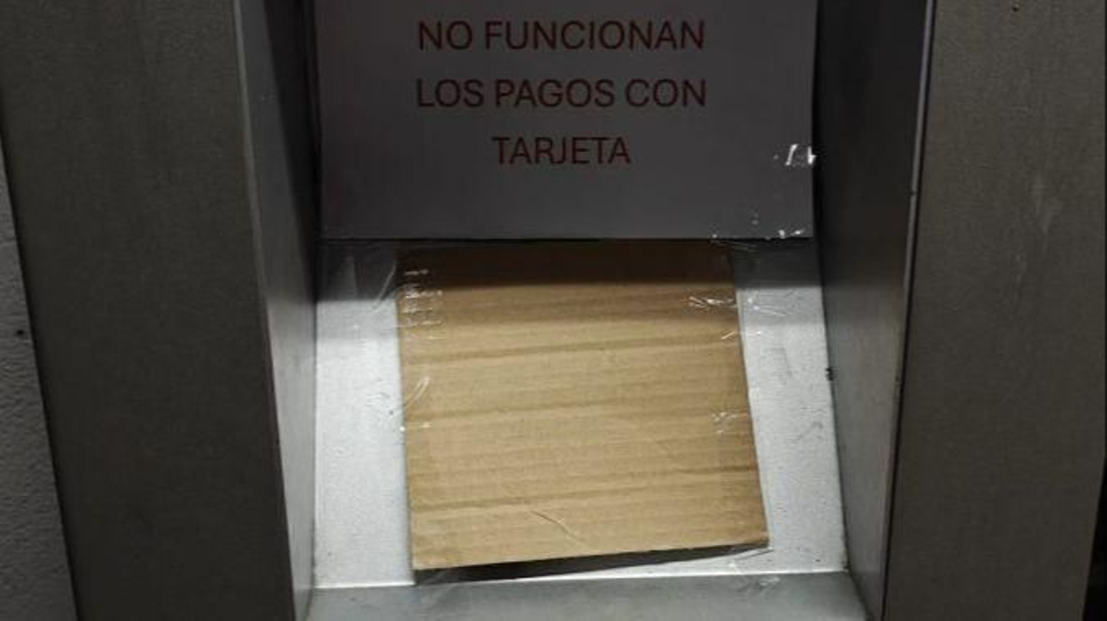 Máquina estropeada en el párking de Progreso