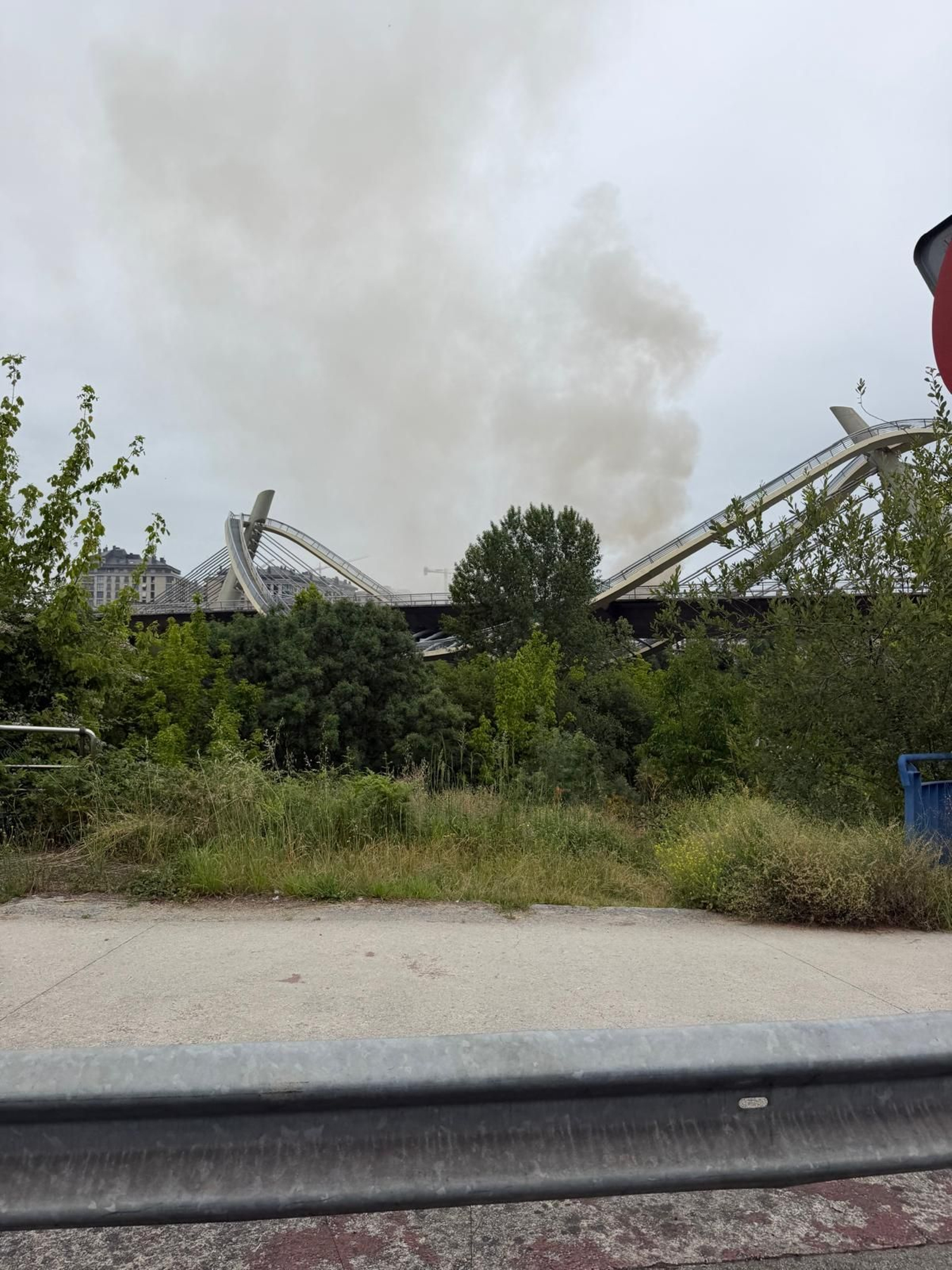 Galería | Así fue el voraz fuego que calcinó un edificio en A Ponte, en imágenes