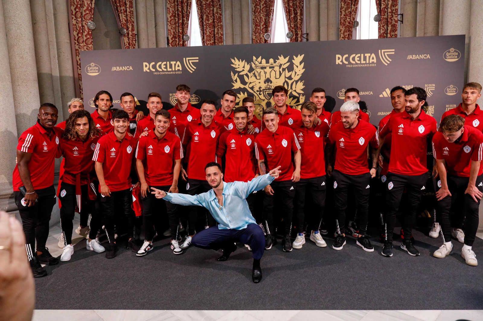 El efecto himno logrado por el Celta con C.Tangana busca réplica en A Coruña con Xoel López.