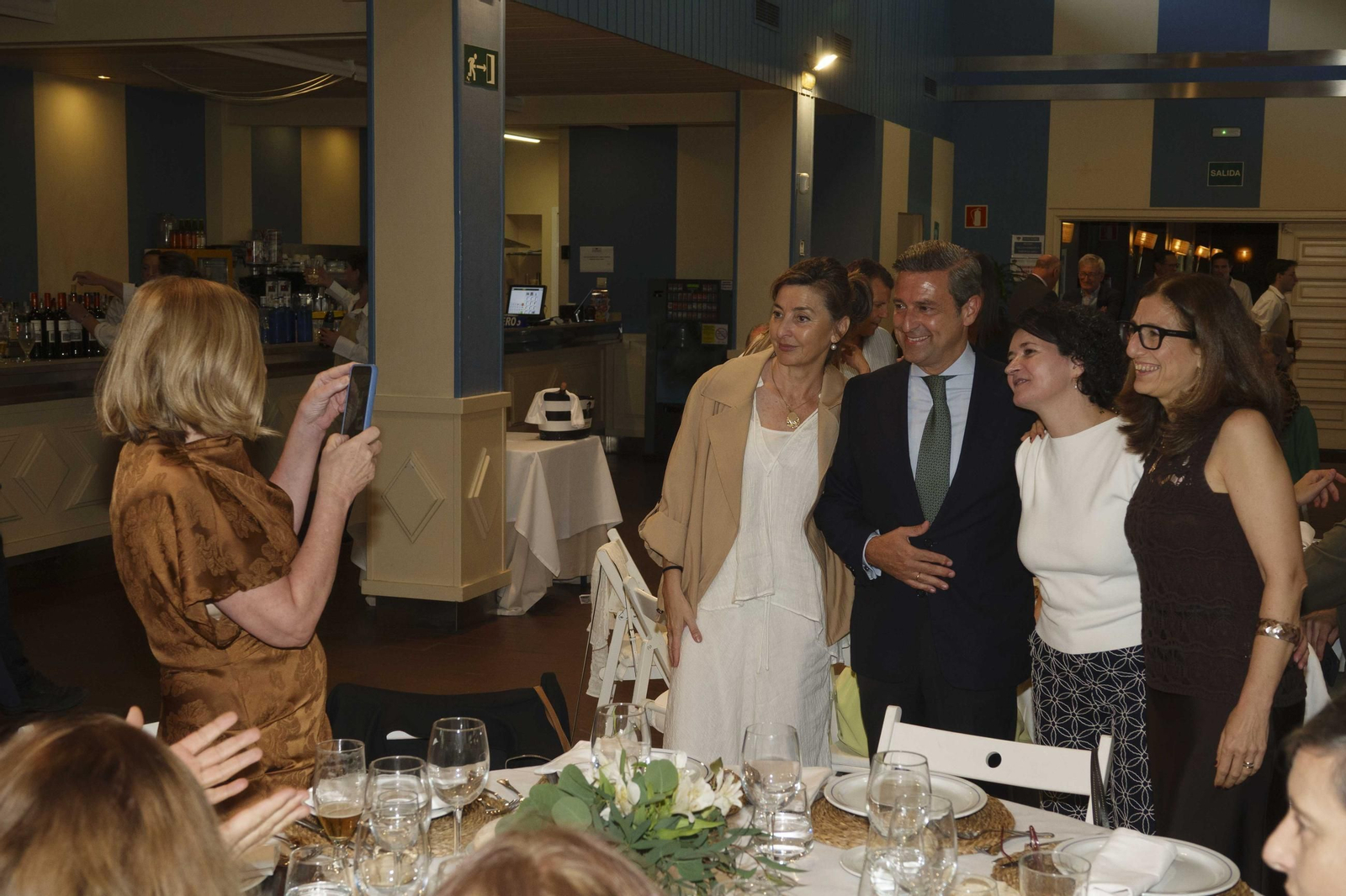 Galería | Emotiva despedida en Vigo al exjuez decano Germán Serrano