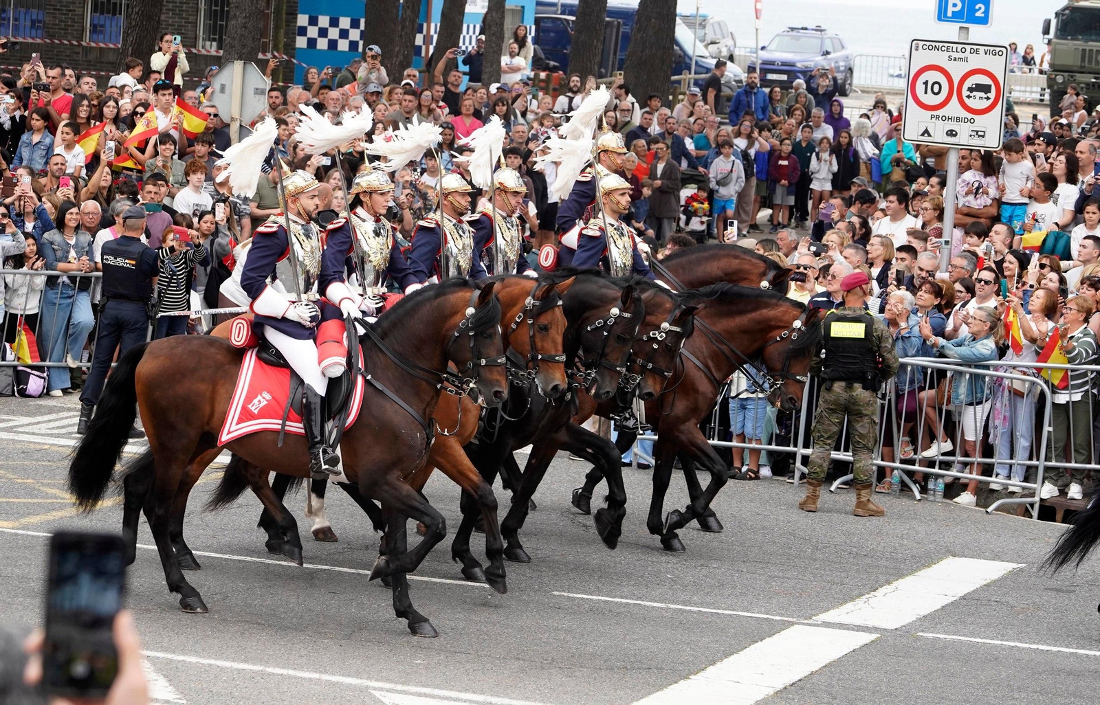 Galería | Las mejores imágenes del histórico Día de las Fuerzas Armadas en Vigo