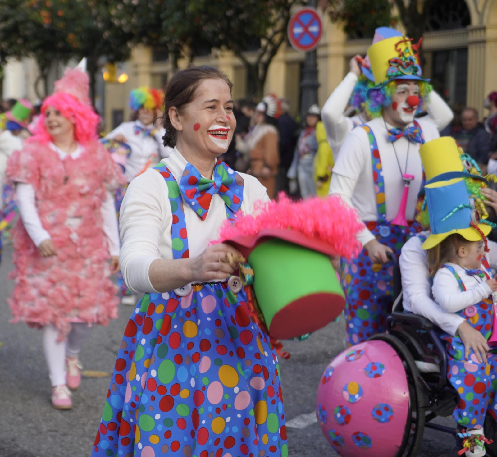 Galería | El desfile de comparsas del Entroido 2026 ilumina las calles de Vigo
