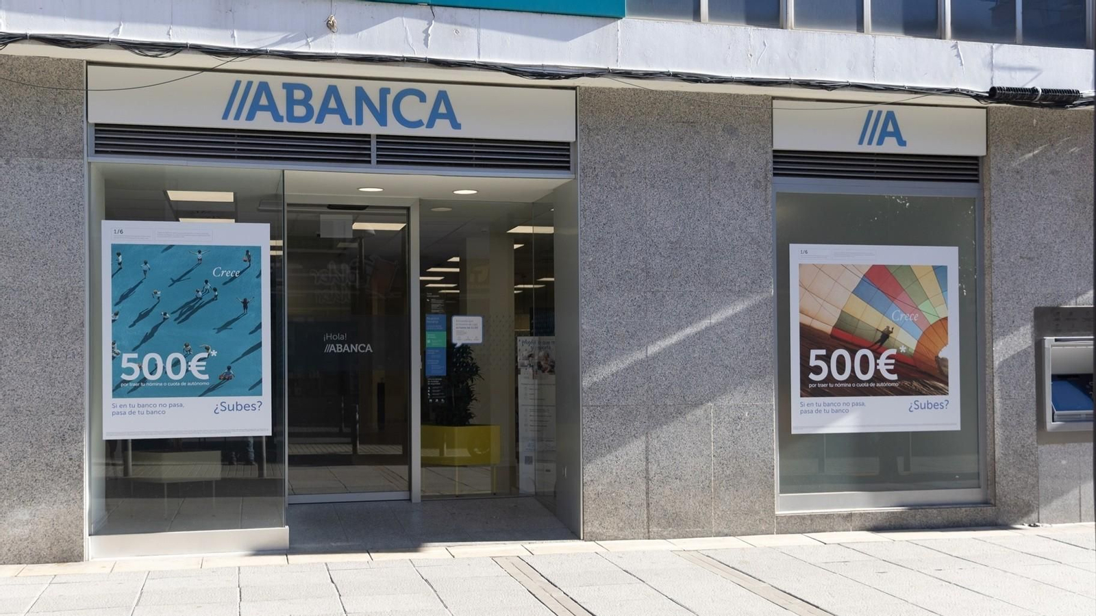 Exterior de una oficina bancaria de Abanca.