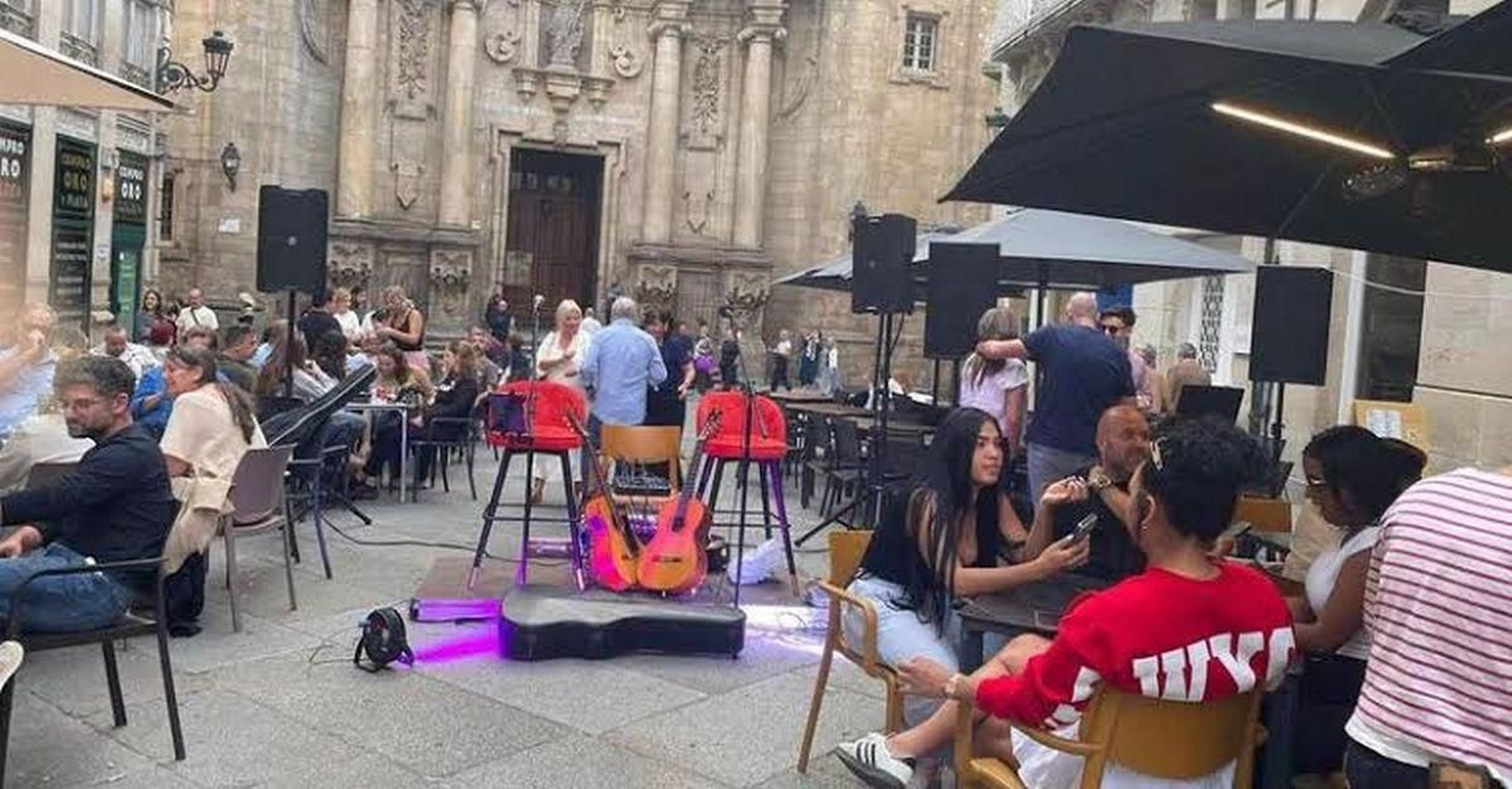El “tardeo” en la plaza de Santa Eufemia
