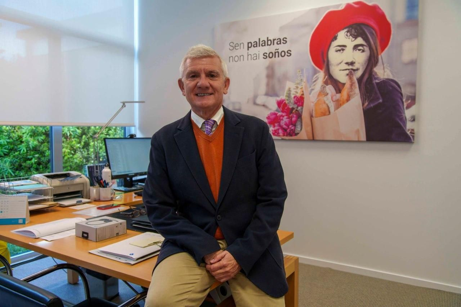 José Montero Reguera, en su despacho de la Facultad de Filología y Traducción.