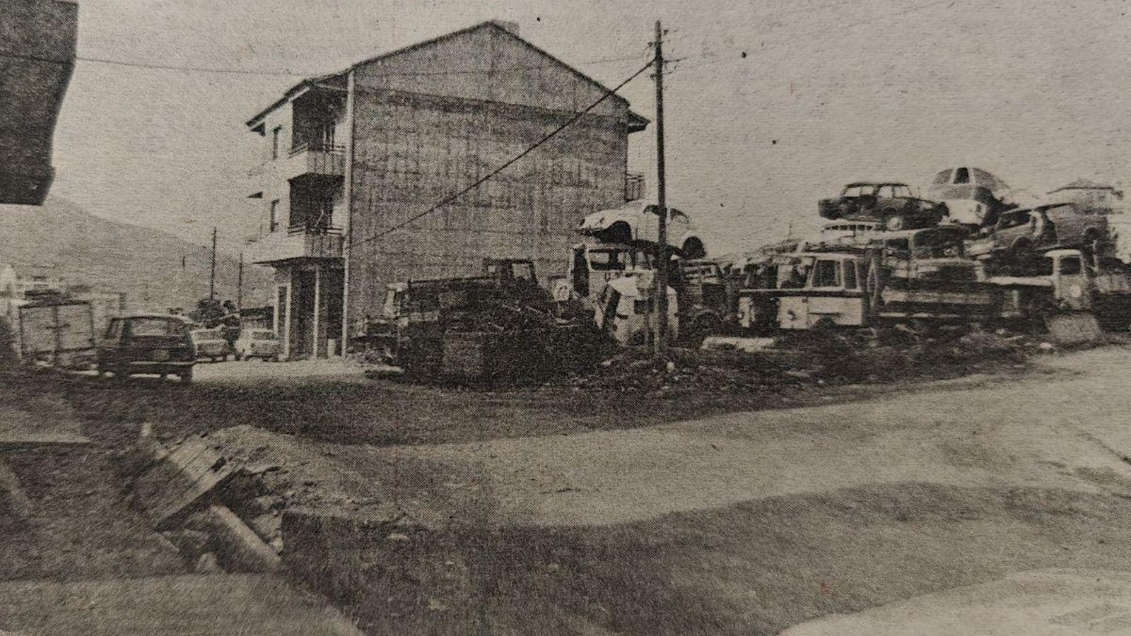 Peligroso cementerio de coches.
