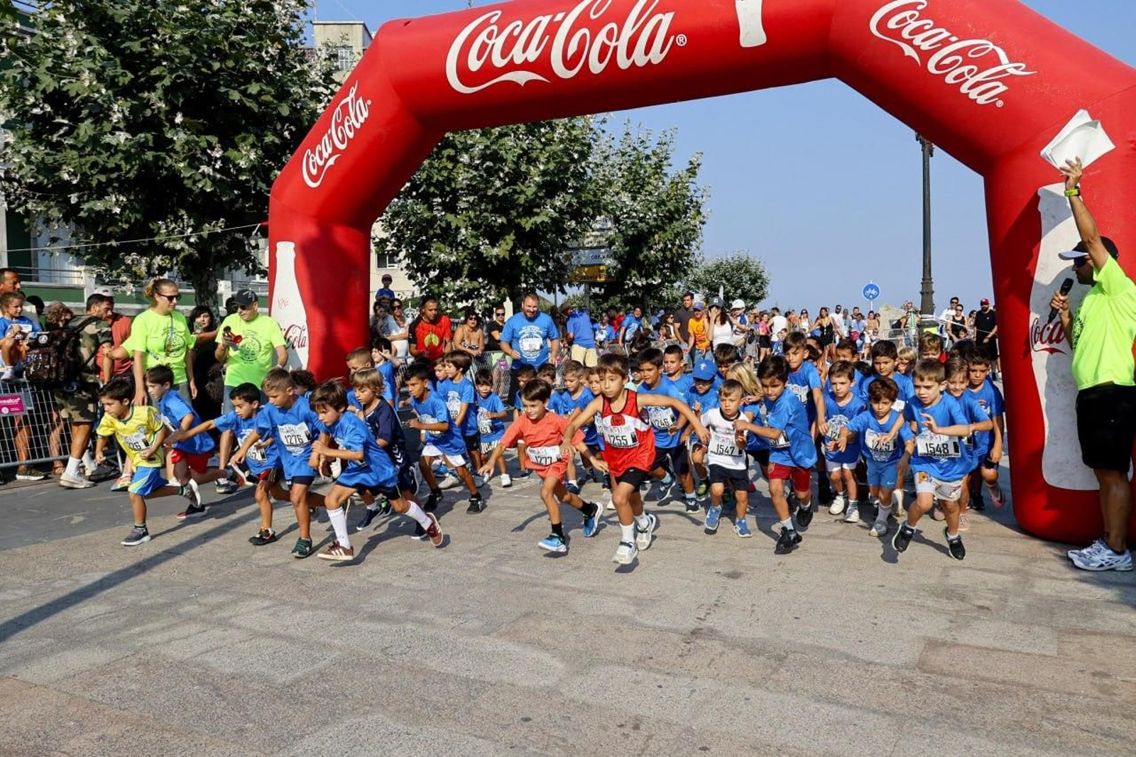 Galería | Más de 1.300 personas corren y caminan por Baiona