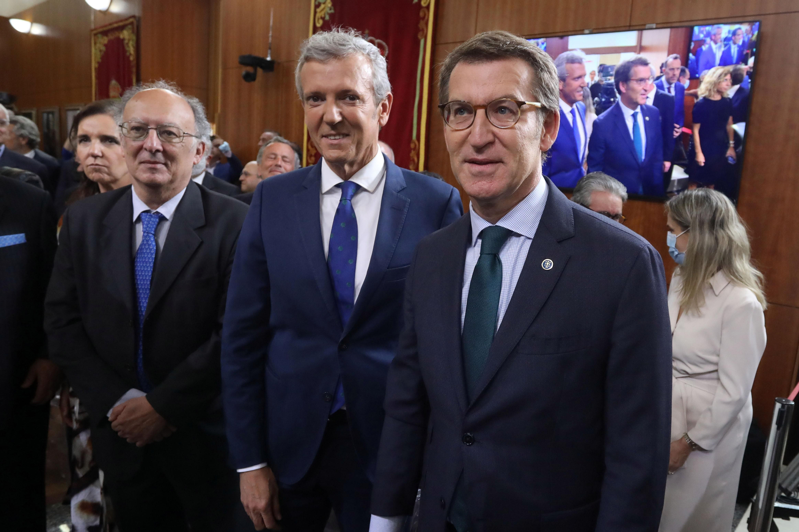 Alfonso Rueda, entre los expresidentes de la Xunta Fernando González Laxe y Alberto Núñez Feijóo.