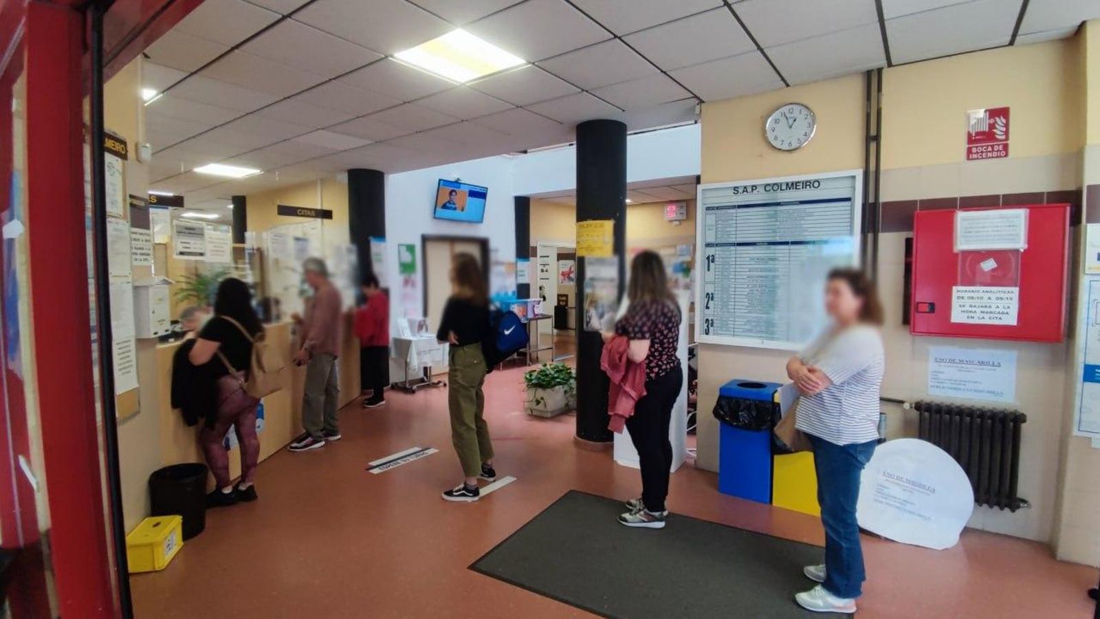 Colas en los centros de salud.