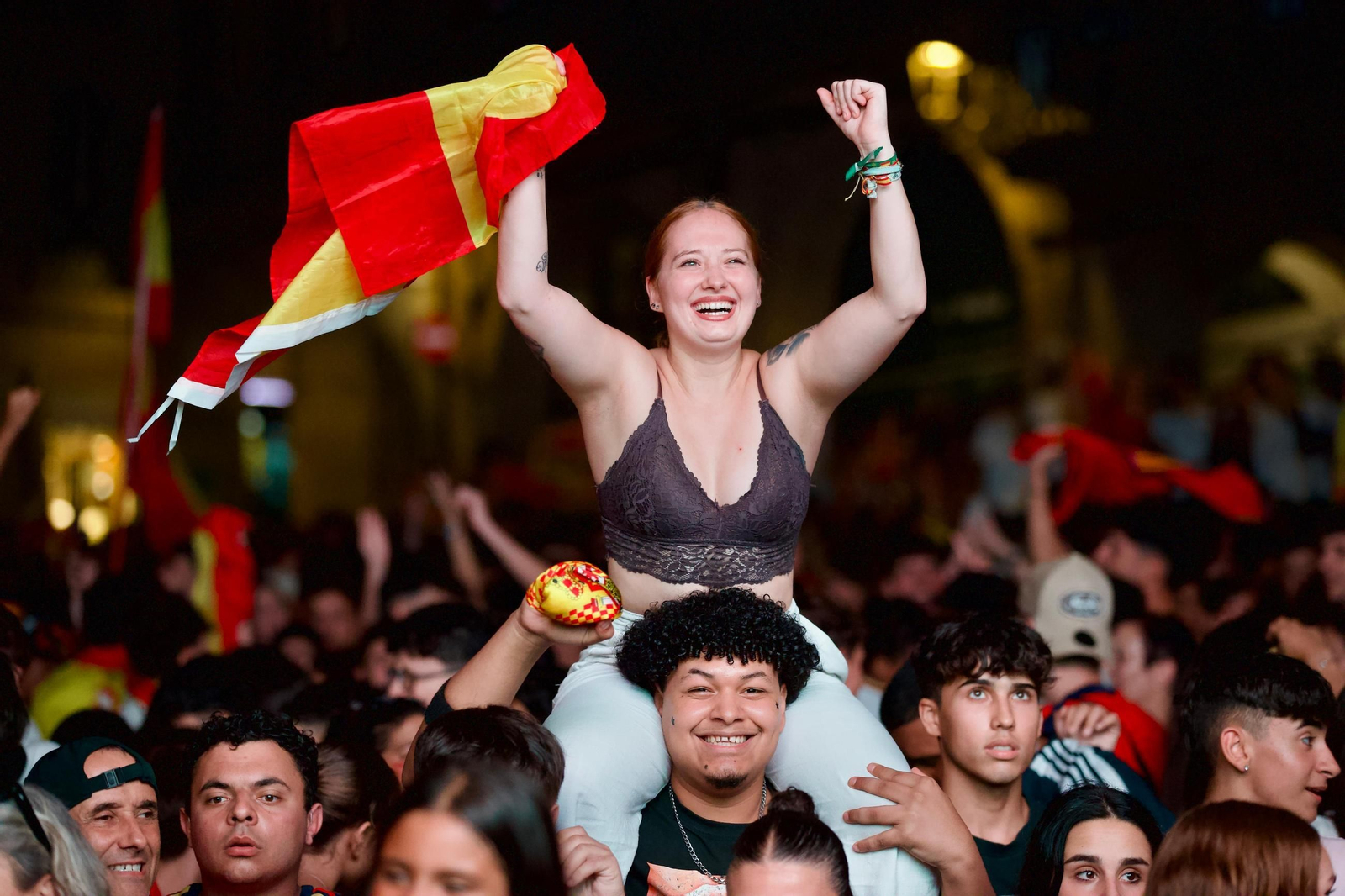 Galería | La provincia de Ourense se tiñe de rojo para apoyar a España en la final del Mundial