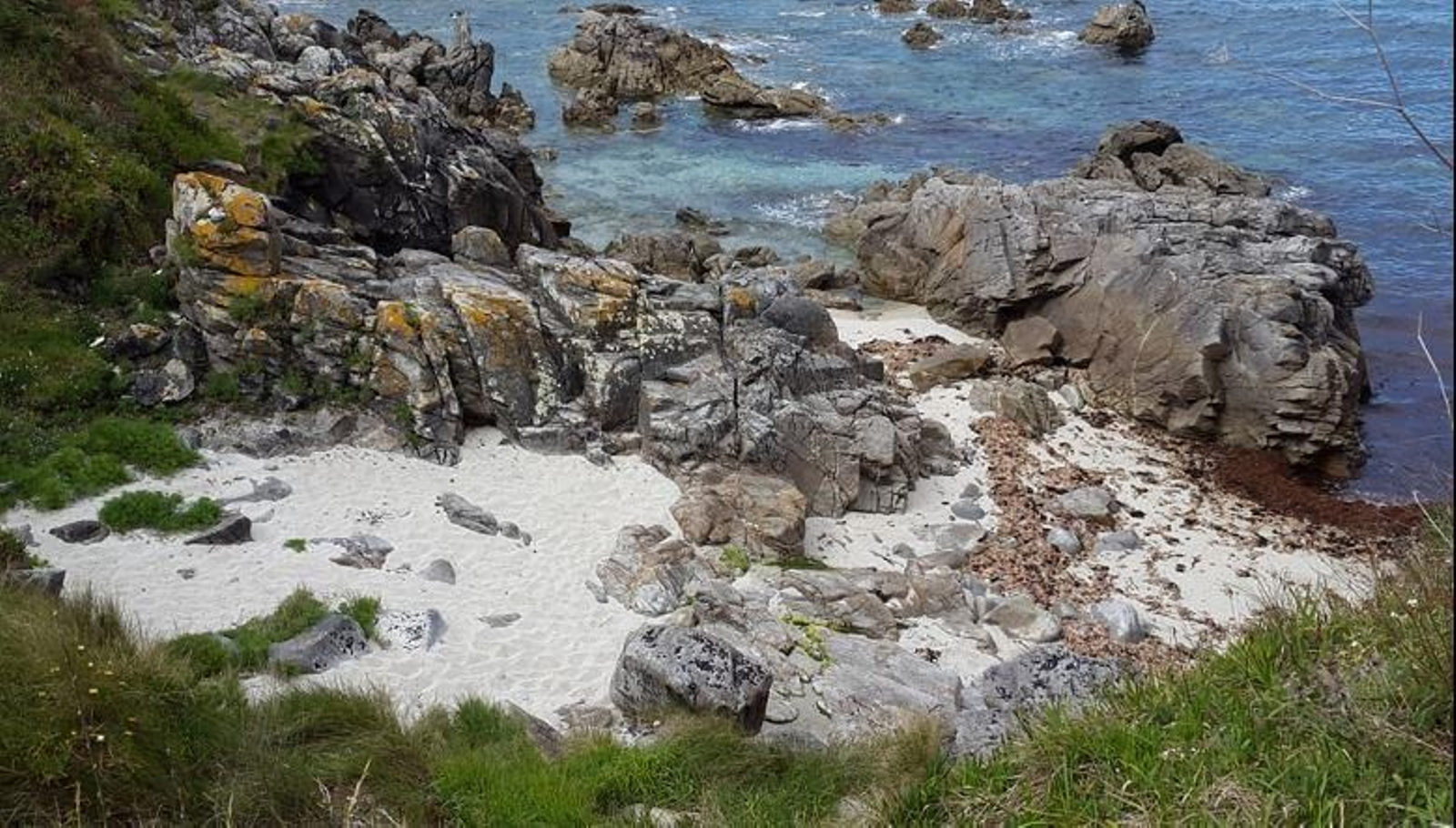 La playa más oculta de Vigo y la última en registrarse, A Furna, en Cabo Estai: no tiene accesos