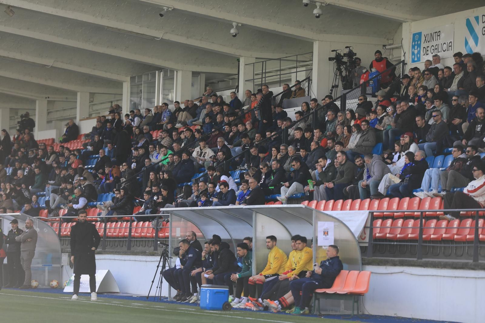 Galería | Goles y disfraces en el regreso del Ourense CF a O Couto