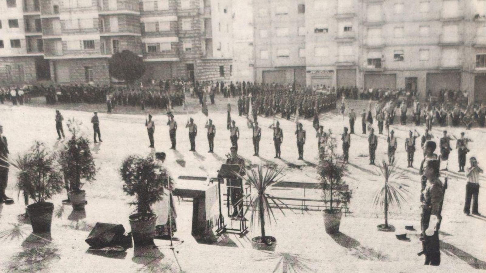 Varios momentos de la inauguración de la Plaza de la Legión en La Carballeira.